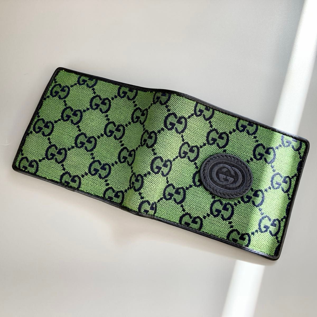 GUCCI グッチ 二つ折り財布 GGキャンバス 小型 コンパクト 軽量 GUCCI グッチ 二つ折り財布 GGキャンバス 小型 コンパクト 軽量