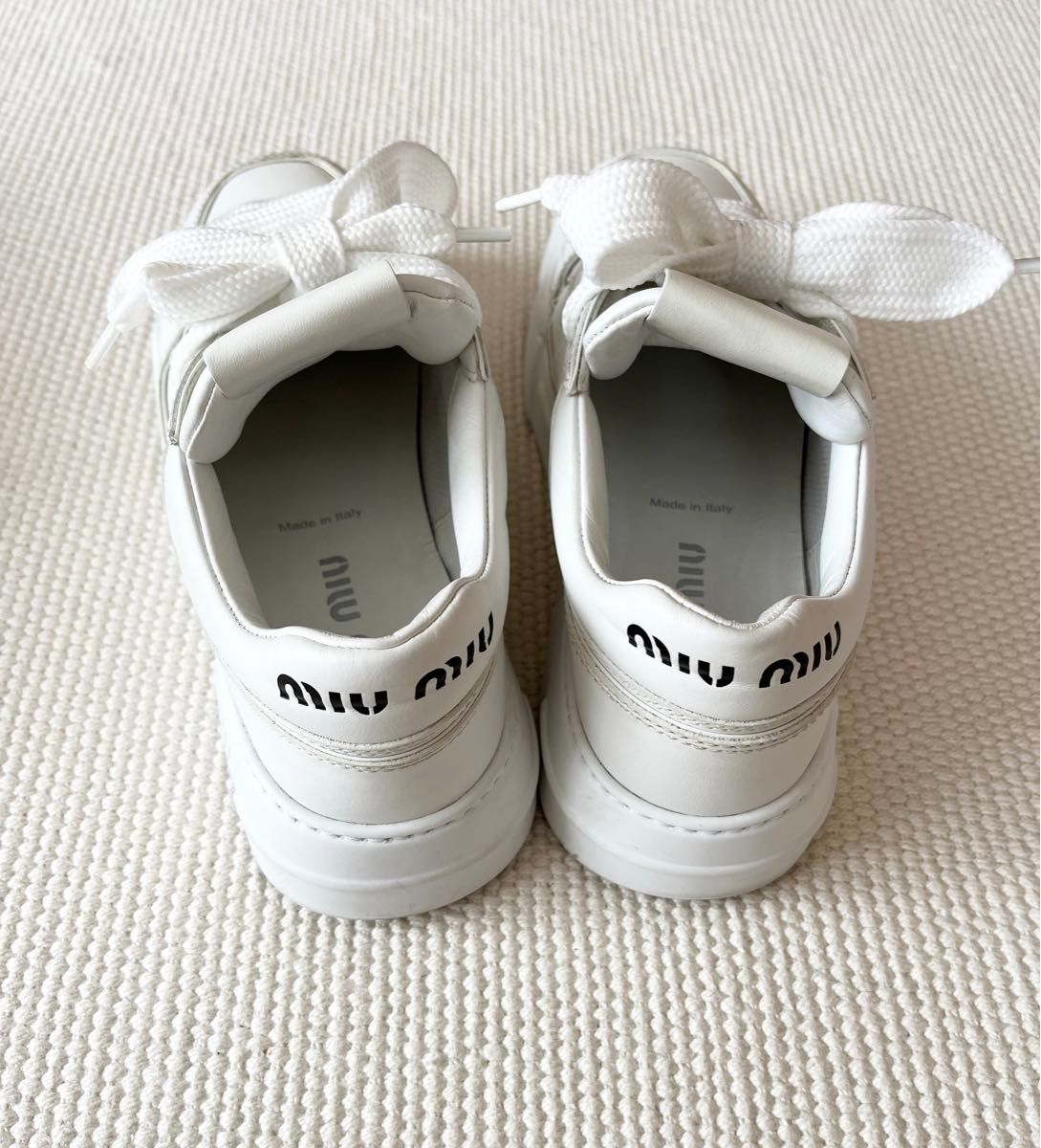 美品 miumiu ミュウミュウ レザー 厚底 スニーカー ホワイト 美品 miumiu ミュウミュウ レザー 厚底 スニーカー ホワイト