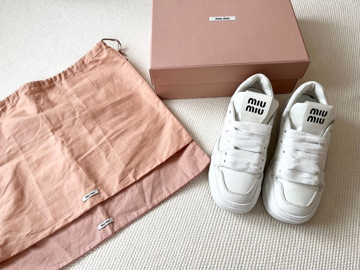 美品 miumiu ミュウミュウ レザー 厚底 スニーカー ホワイト 美品 miumiu ミュウミュウ レザー 厚底 スニーカー ホワイト