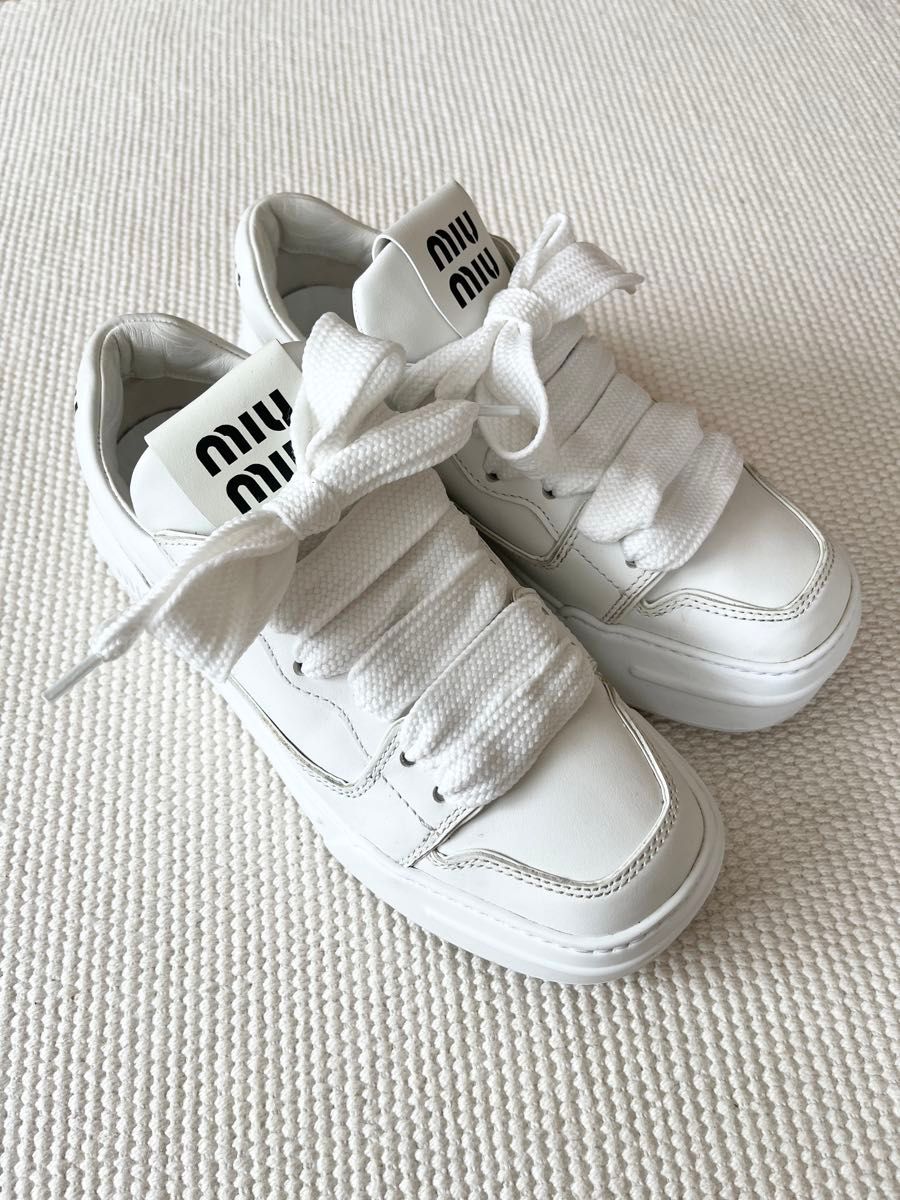 美品 miumiu ミュウミュウ レザー 厚底 スニーカー ホワイト 美品 miumiu ミュウミュウ レザー 厚底 スニーカー ホワイト
