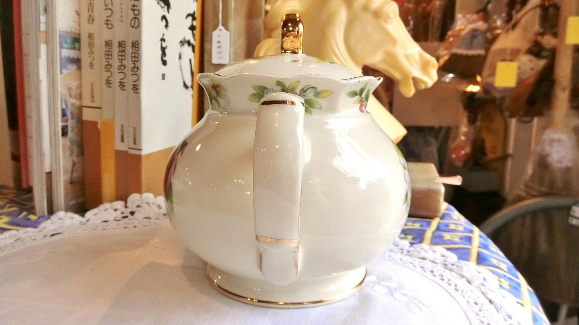 イギリス製の素敵なティーポット！ James Sadler Plum Fruit Teapot