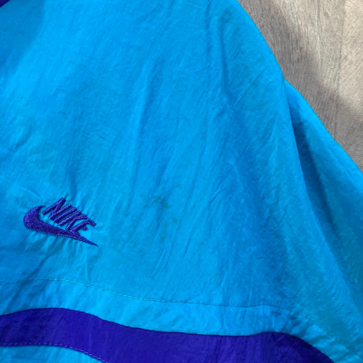 90s NIKE ナイロンジャケット 銀タグ 刺繍ロゴ ドルマン 太 90s NIKE ナイロンジャケット 銀タグ 刺繍ロゴ ドルマン 太