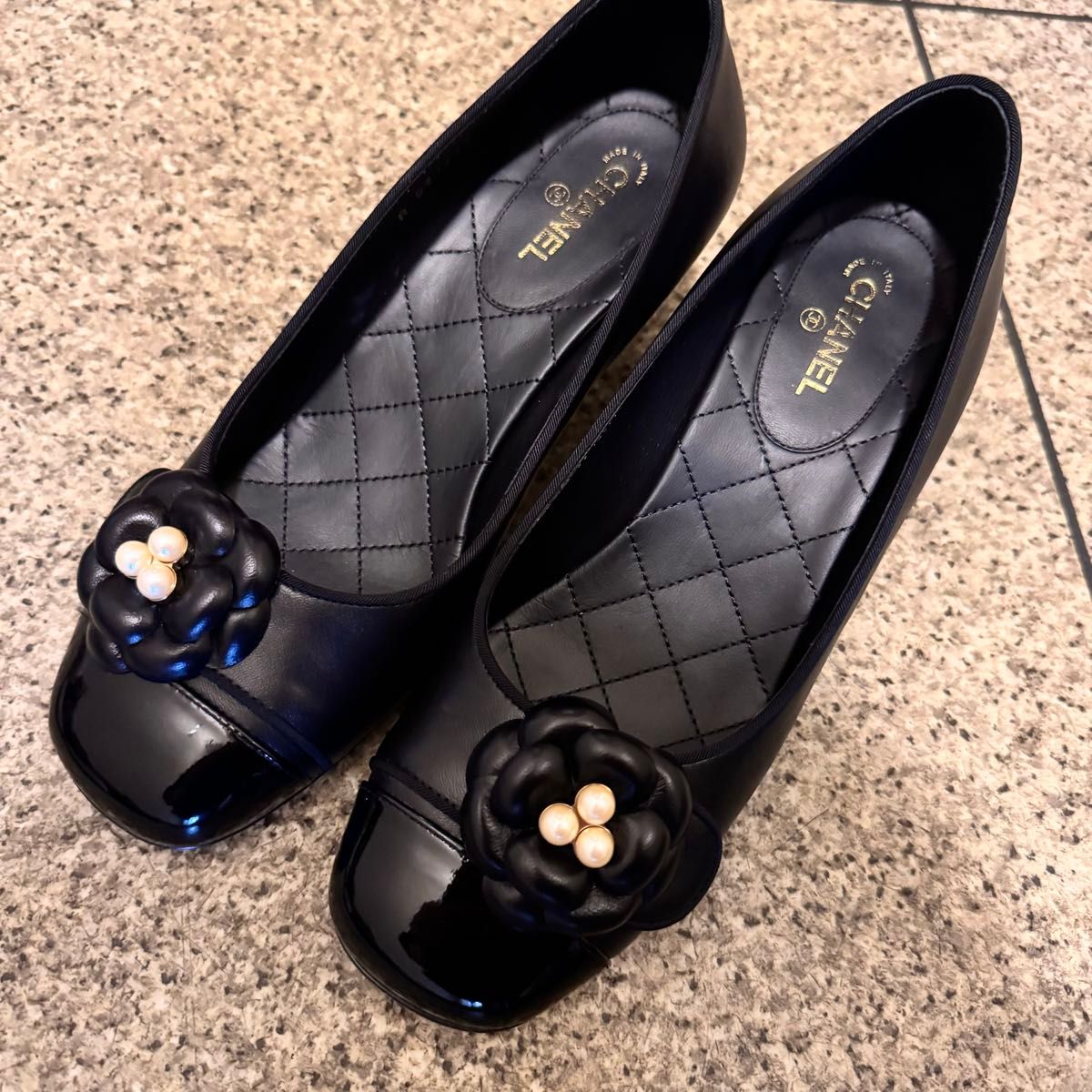 CHANEL シャネル 靴 パンプス 24cm 黒 カメリアパール 正規品 CHANEL シャネル 靴 パンプス 24cm 黒 カメリアパール 正規品