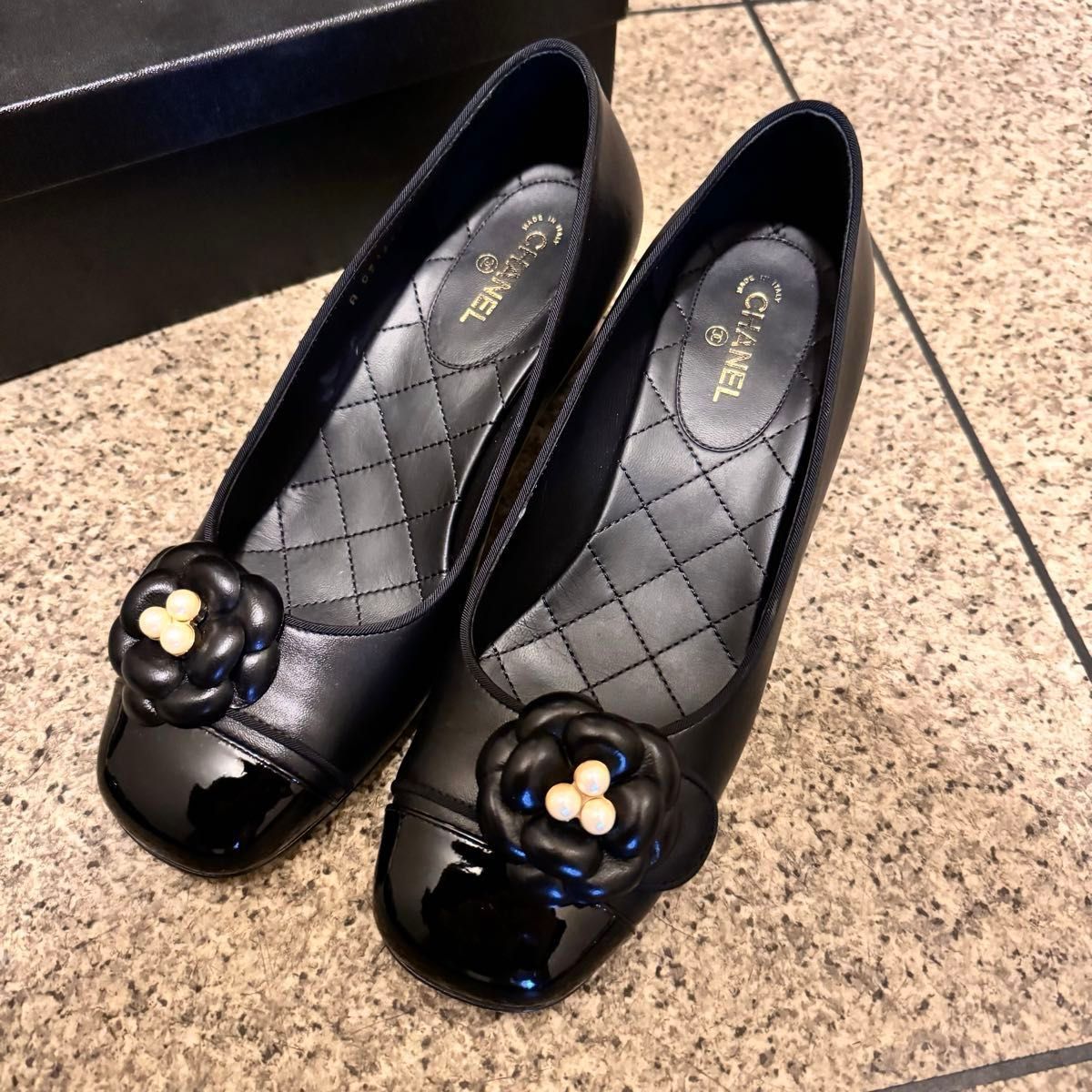 CHANEL シャネル 靴 パンプス 24cm 黒 カメリアパール 正規品 CHANEL シャネル 靴 パンプス 24cm 黒 カメリアパール 正規品