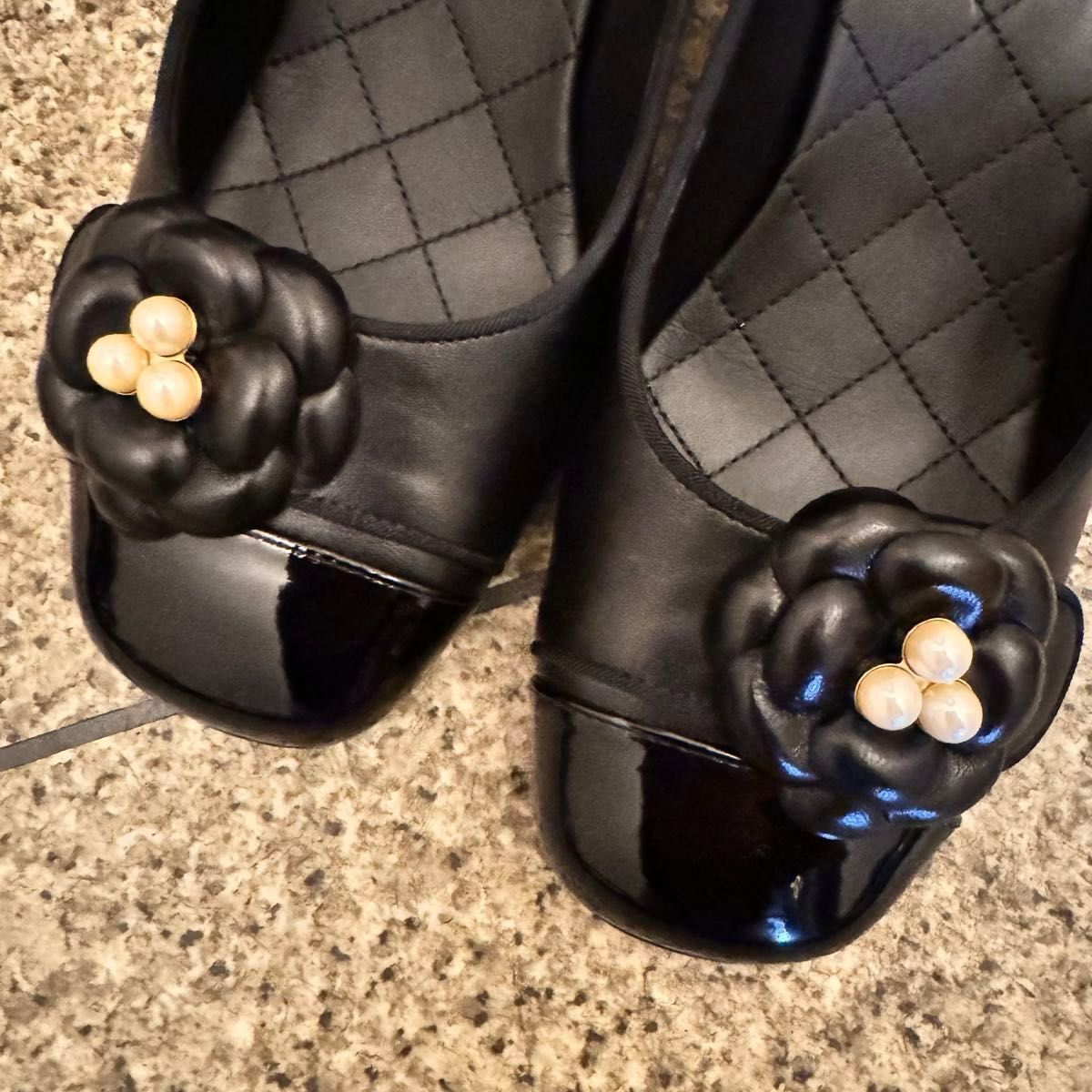 CHANEL シャネル 靴 パンプス 24cm 黒 カメリアパール 正規品 CHANEL シャネル 靴 パンプス 24cm 黒 カメリアパール 正規品