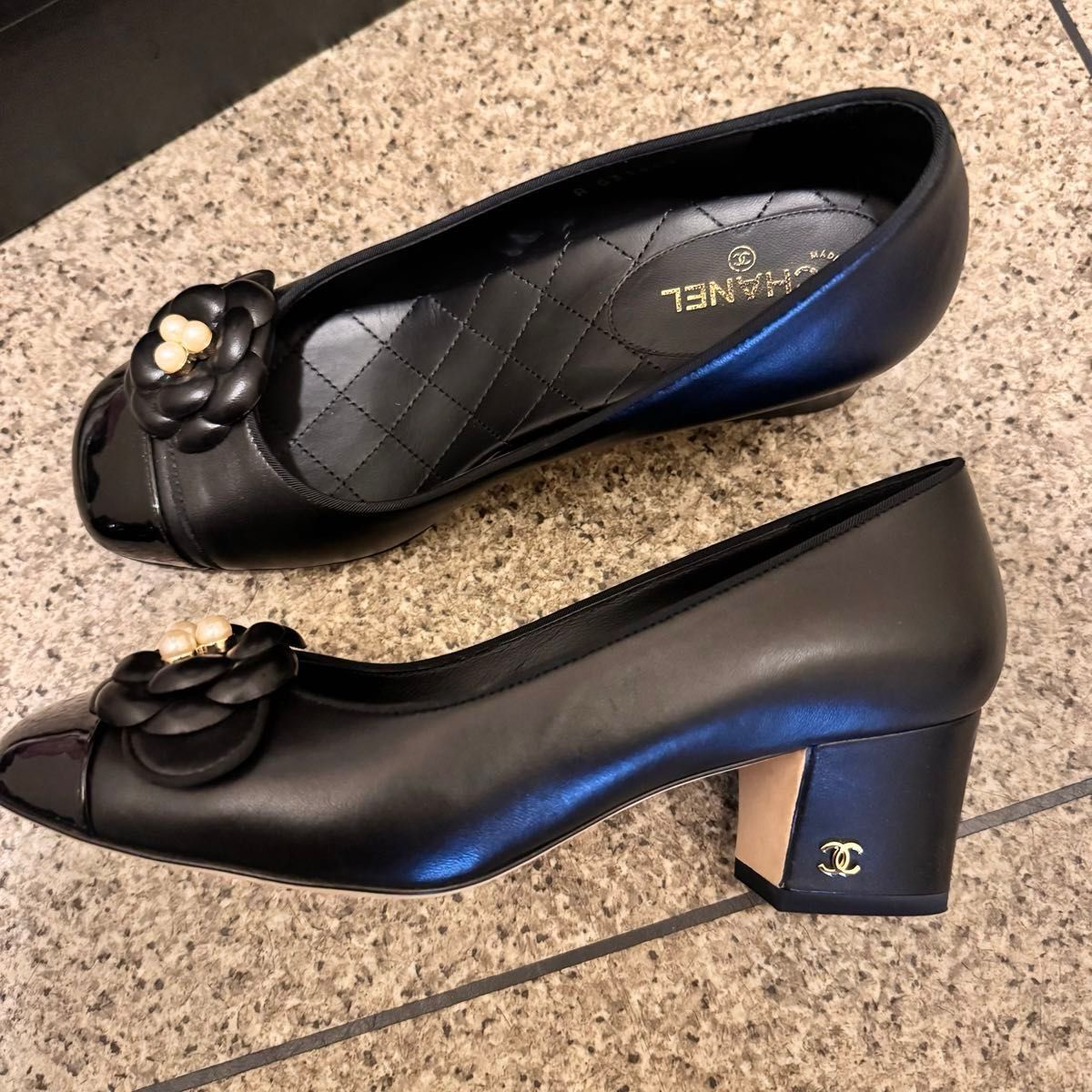 CHANEL シャネル 靴 パンプス 24cm 黒 カメリアパール 正規品 CHANEL シャネル 靴 パンプス 24cm 黒 カメリアパール 正規品