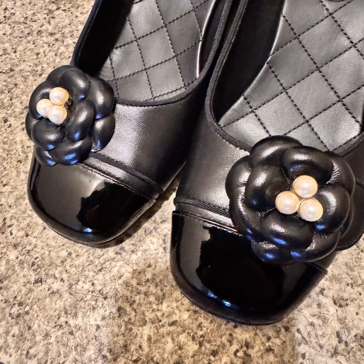 CHANEL シャネル 靴 パンプス 24cm 黒 カメリアパール 正規品 CHANEL シャネル 靴 パンプス 24cm 黒 カメリアパール 正規品