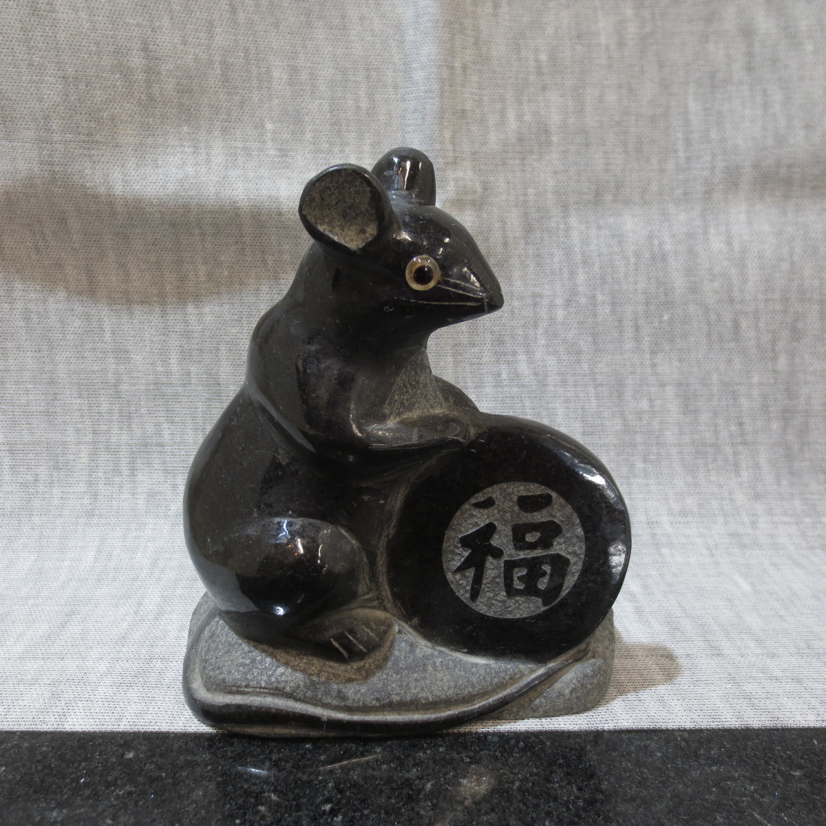 ねずみ ネズミ 干支 鼠 置物 彫刻 オブジェ 文鎮 子年 十二支 黒御影石 NF01 760ｇ 送料無料