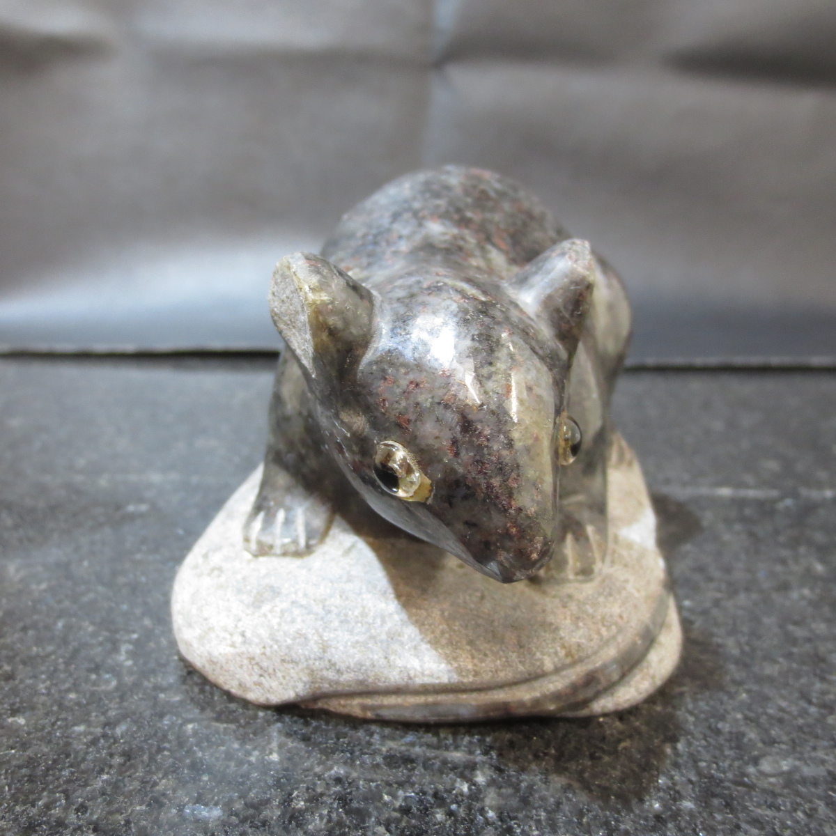 ねずみ ネズミ 干支 鼠 置物 彫刻 オブジェ 文鎮 子年 十二支 御影石 NZ02 712ｇ 送料無料_画像9