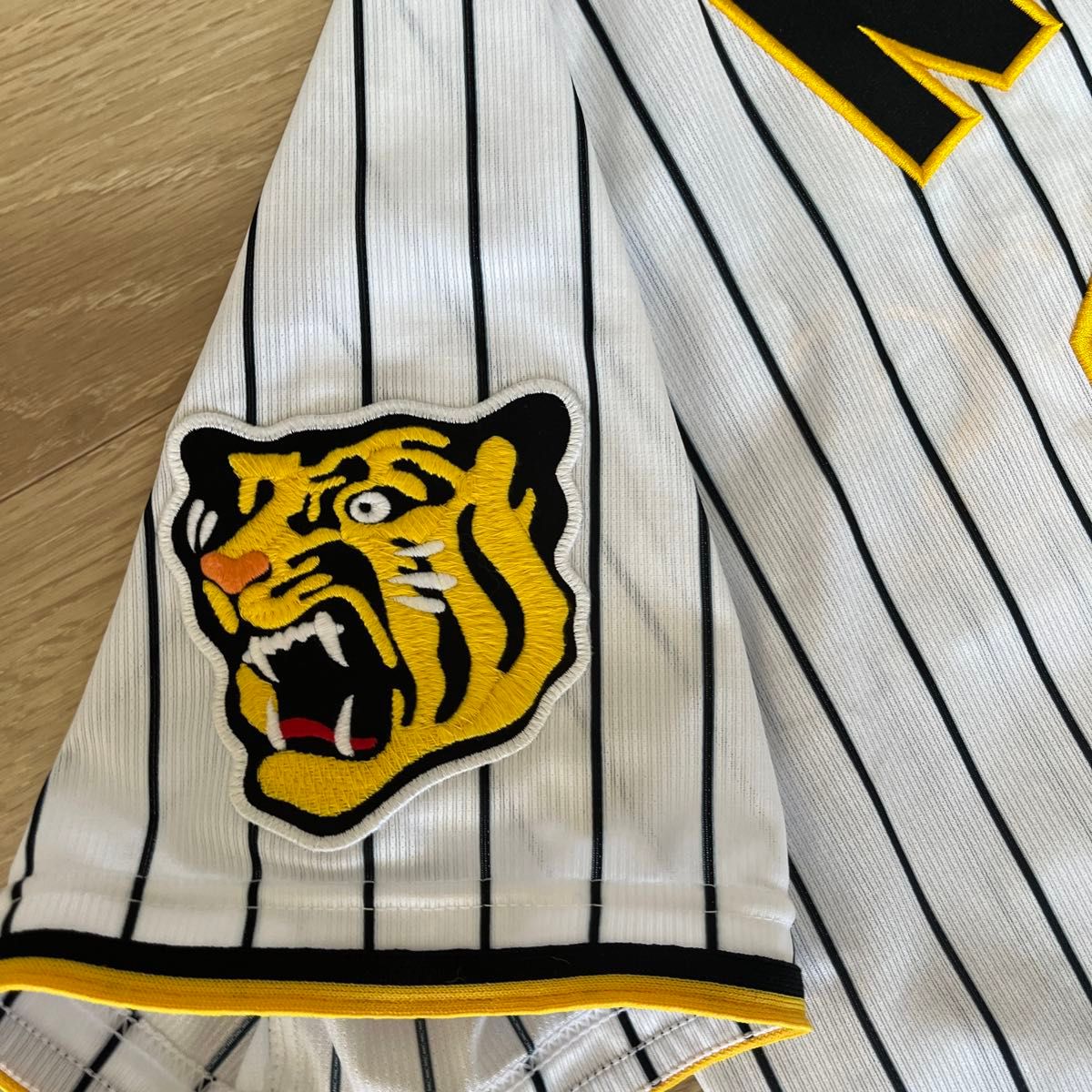 阪神タイガース 西勇輝 実使用ホームユニフォーム 直筆サイン 阪神タイガース 西勇輝 実使用ホームユニフォーム 直筆サイン
