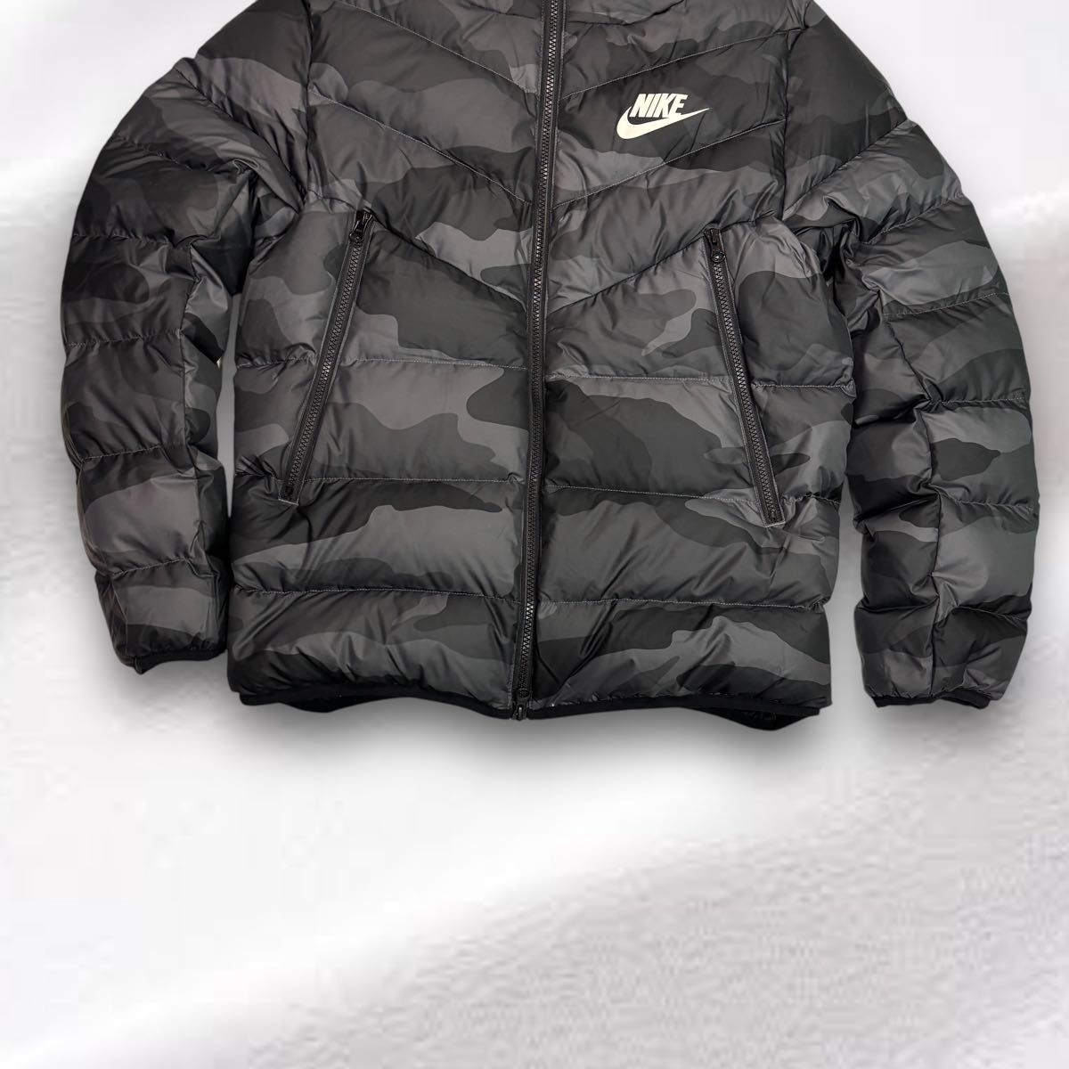 美品】NIKE ナイキ ダウンジャケット ブラック カモフラ 迷彩 M 美品】NIKE ナイキ ダウンジャケット ブラック カモフラ 迷彩 M
