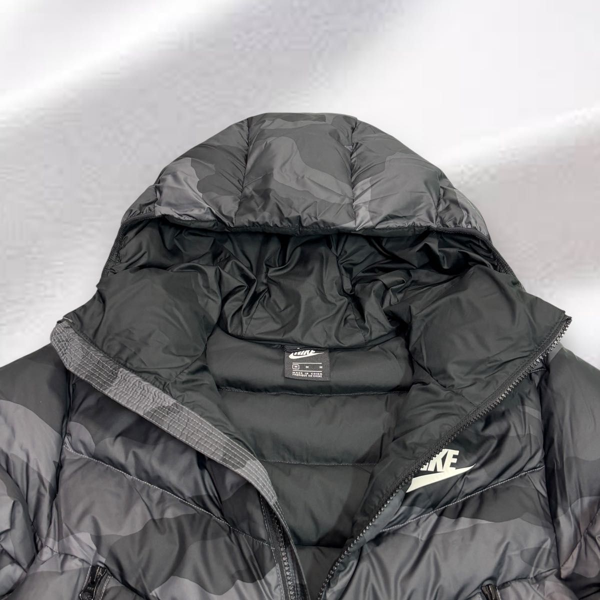 美品】NIKE ナイキ ダウンジャケット ブラック カモフラ 迷彩 M 美品】NIKE ナイキ ダウンジャケット ブラック カモフラ 迷彩 M