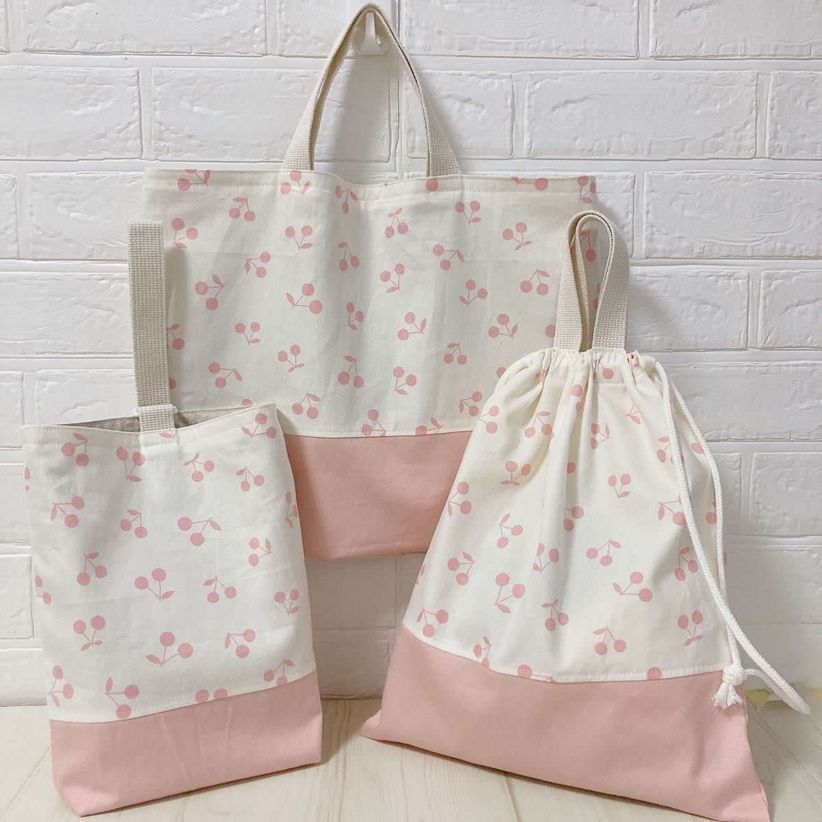 入園入学グッズ3点セット さくらんぼ×ピンク レッスンバッグ 入園入学グッズ3点セット さくらんぼ×ピンク レッスンバッグ