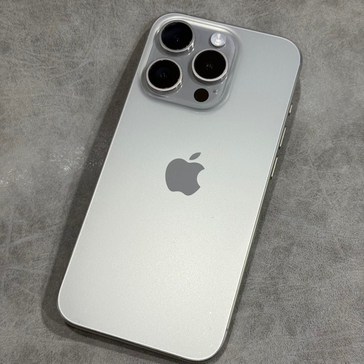 ケース付き iPhone 15 Pro 256GB ナチュラルチタニウム Sim ケース付き iPhone 15 Pro 256GB ナチュラルチタニウム Sim
