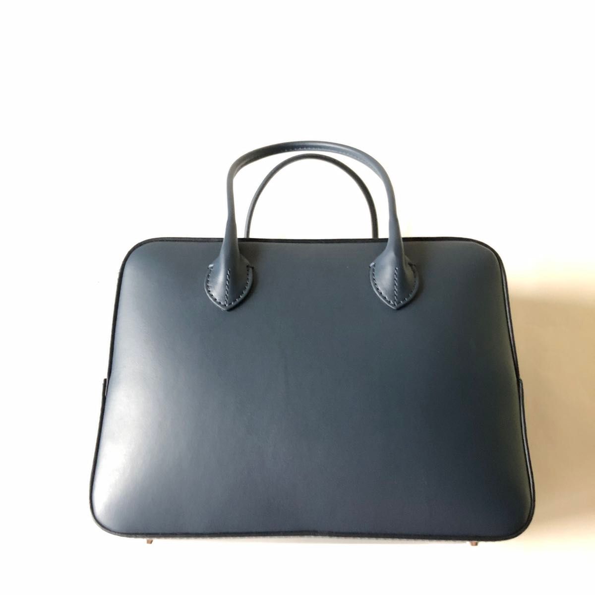 新品未使用 MAISON CANAU メゾンカナウ レザーバッグ ネイビー 新品未使用 MAISON CANAU メゾンカナウ レザーバッグ ネイビー