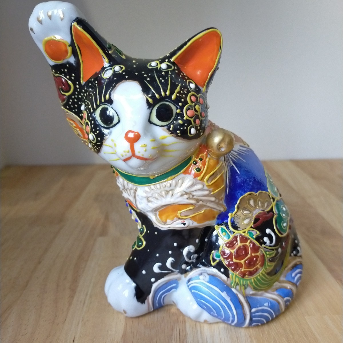 【匿名配送】九谷焼 招き猫 縁起尽くし 新品未使用 商売繁盛 招福 縁起物 匿名配送】九谷焼 招き猫 演技尽くし 縁起物 金運 招福 福 九谷