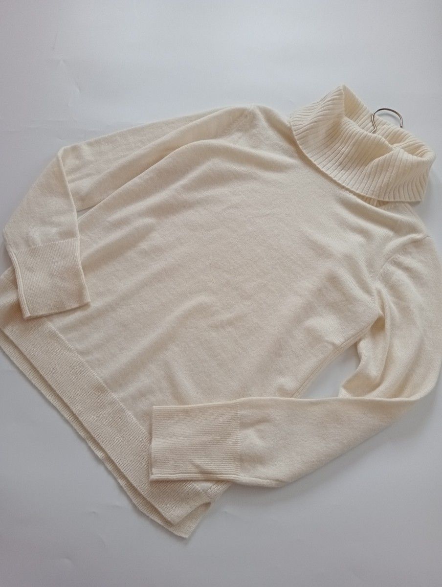 美品 ユニクロ UNIQLO カシミヤ100% タートルネック ハイネック 美品 ユニクロ UNIQLO カシミヤ100% タートルネック ハイネック