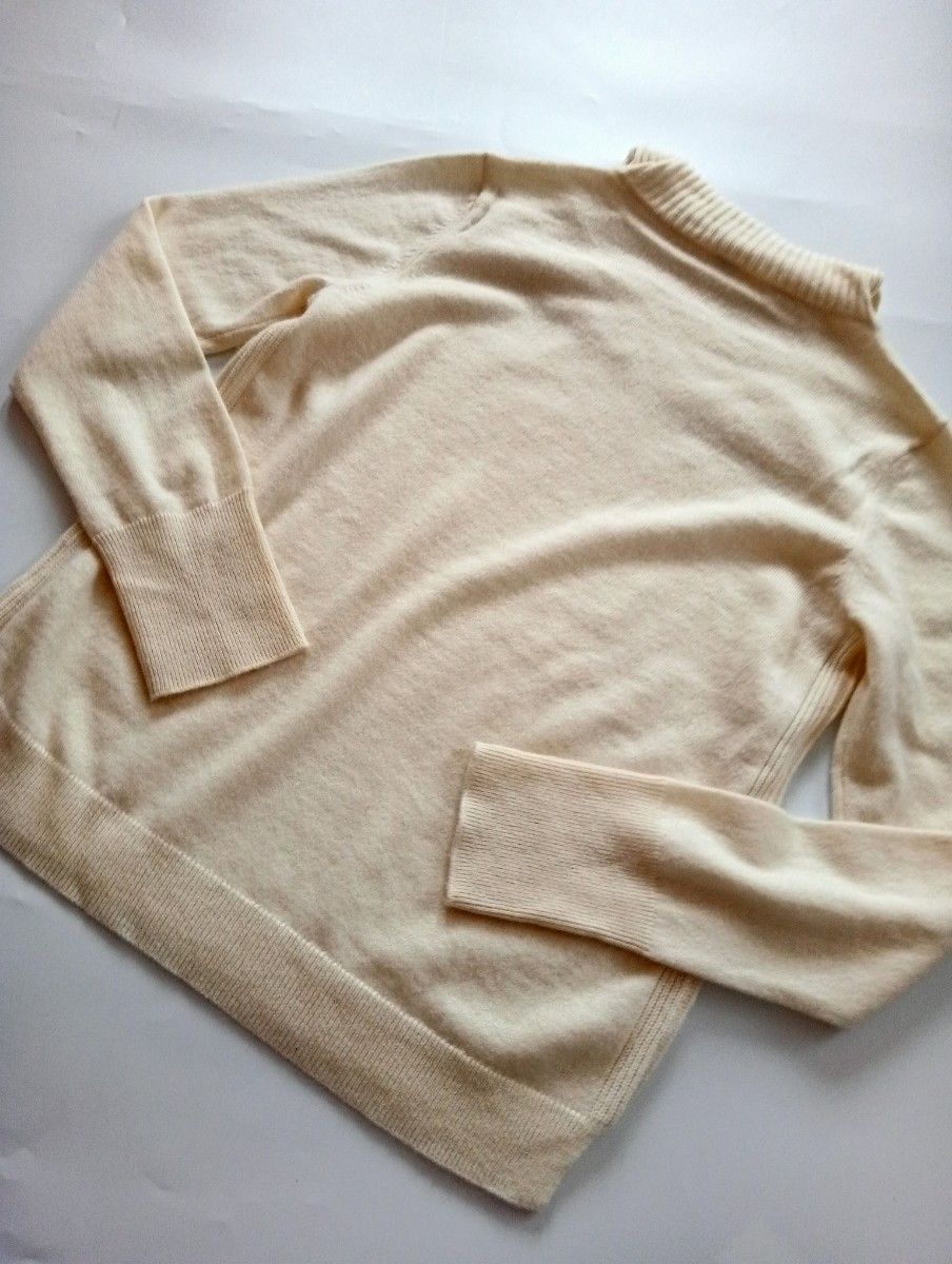 美品 ユニクロ UNIQLO カシミヤ100% タートルネック ハイネック 美品 ユニクロ UNIQLO カシミヤ100% タートルネック ハイネック