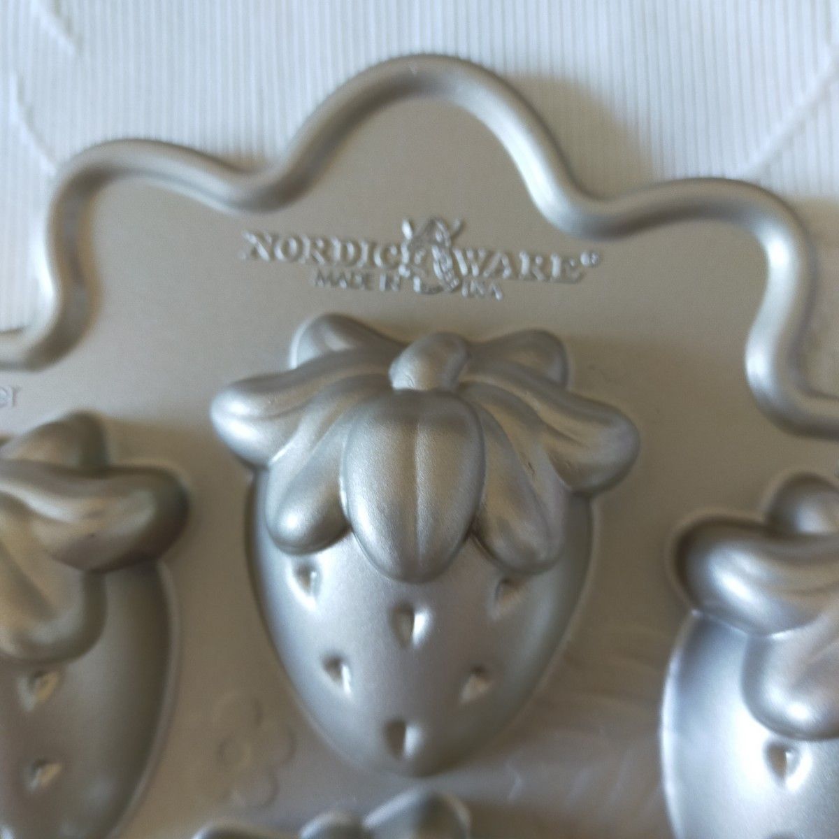 ノルディックウェア Nordic Ware ストロベリーパン(いちごパン ノルディックウェア Nordic Ware ストロベリーパン(いちごパン