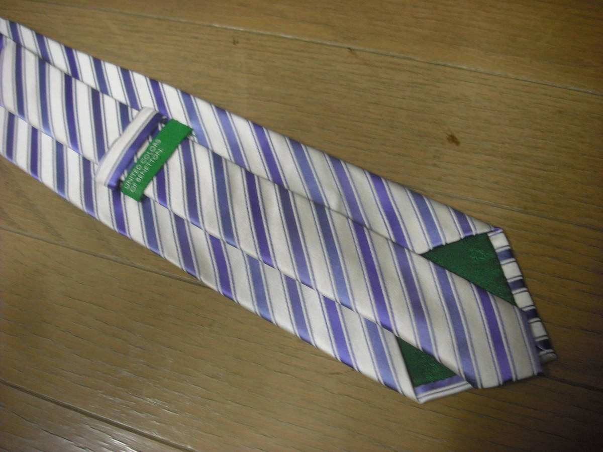  necktie :UNITED COLORS OF BENETTON. white . purple 