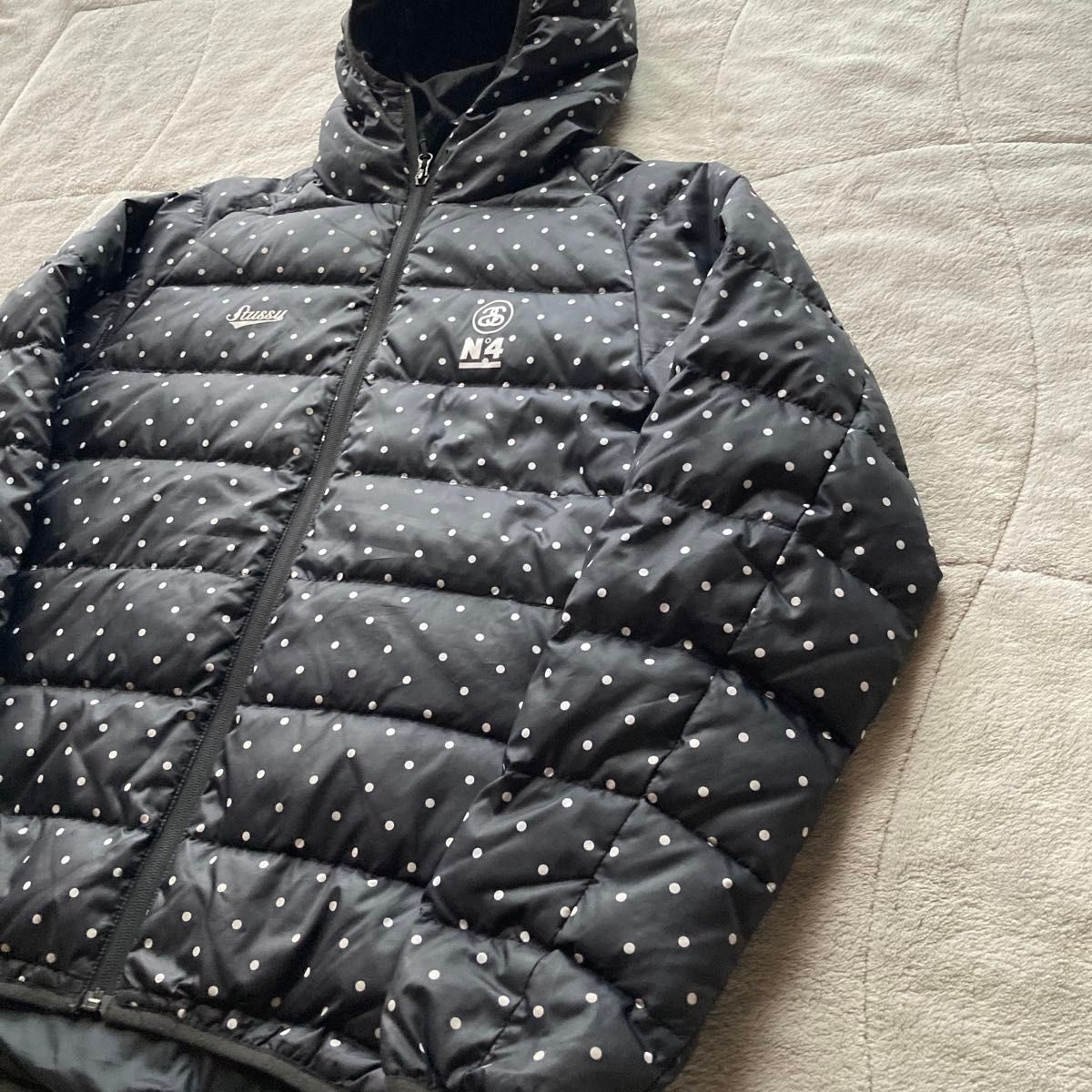 stussy ステューシー ダウンジャケット L ブラックドット柄 水玉 stussy ステューシー ダウンジャケット L ブラックドット柄 水玉