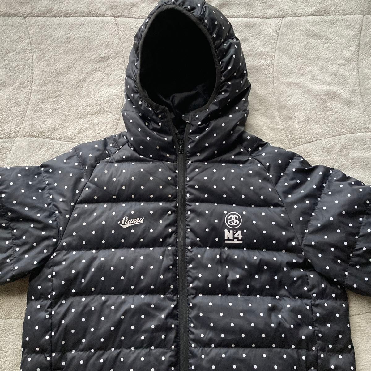 stussy ステューシー ダウンジャケット L ブラックドット柄 水玉 stussy ステューシー ダウンジャケット L ブラックドット柄 水玉