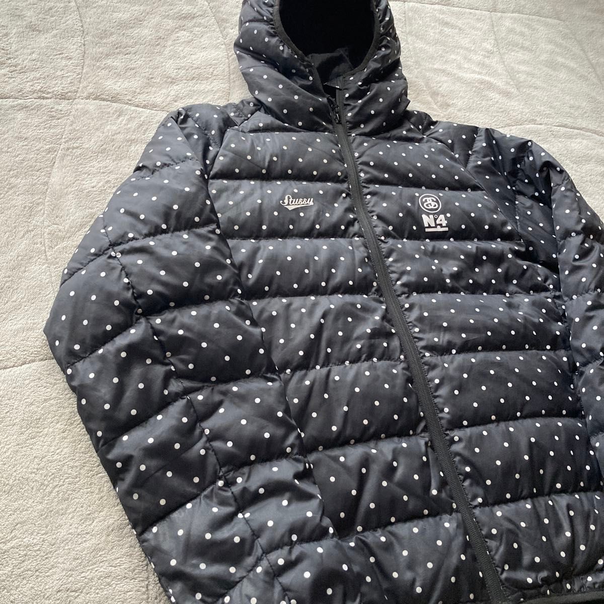 stussy ステューシー ダウンジャケット L ブラックドット柄 水玉 stussy ステューシー ダウンジャケット L ブラックドット柄 水玉