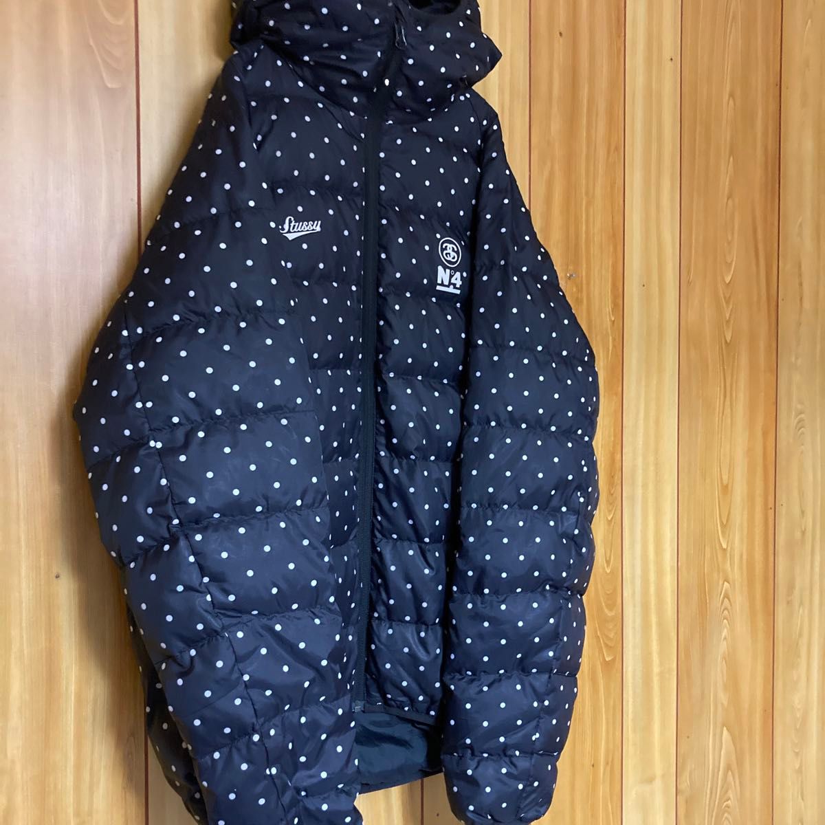 stussy ステューシー ダウンジャケット L ブラックドット柄 水玉 stussy ステューシー ダウンジャケット L ブラックドット柄 水玉