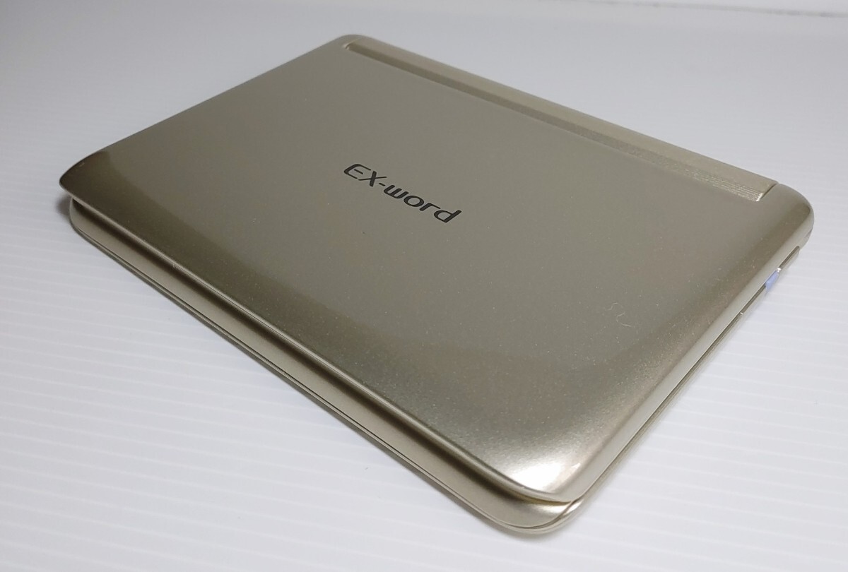 新品同様*シニア向け電子辞書 XD-SG6870GD ケース付き 新品同様*シニア向け電子辞書 XD-SG6870GD ケース付き