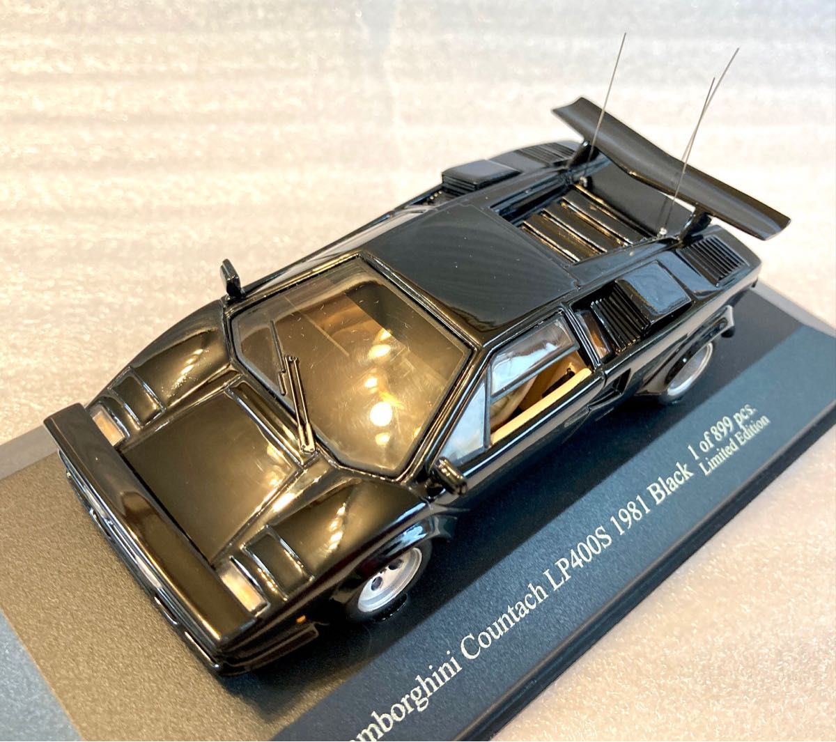 ジール『Zi-L』(iXO)1/43 ランボルギーニ カウンタック LP-400S ジール『Zi-L』(iXO)1/43 ランボルギーニ カウンタック LP-400S