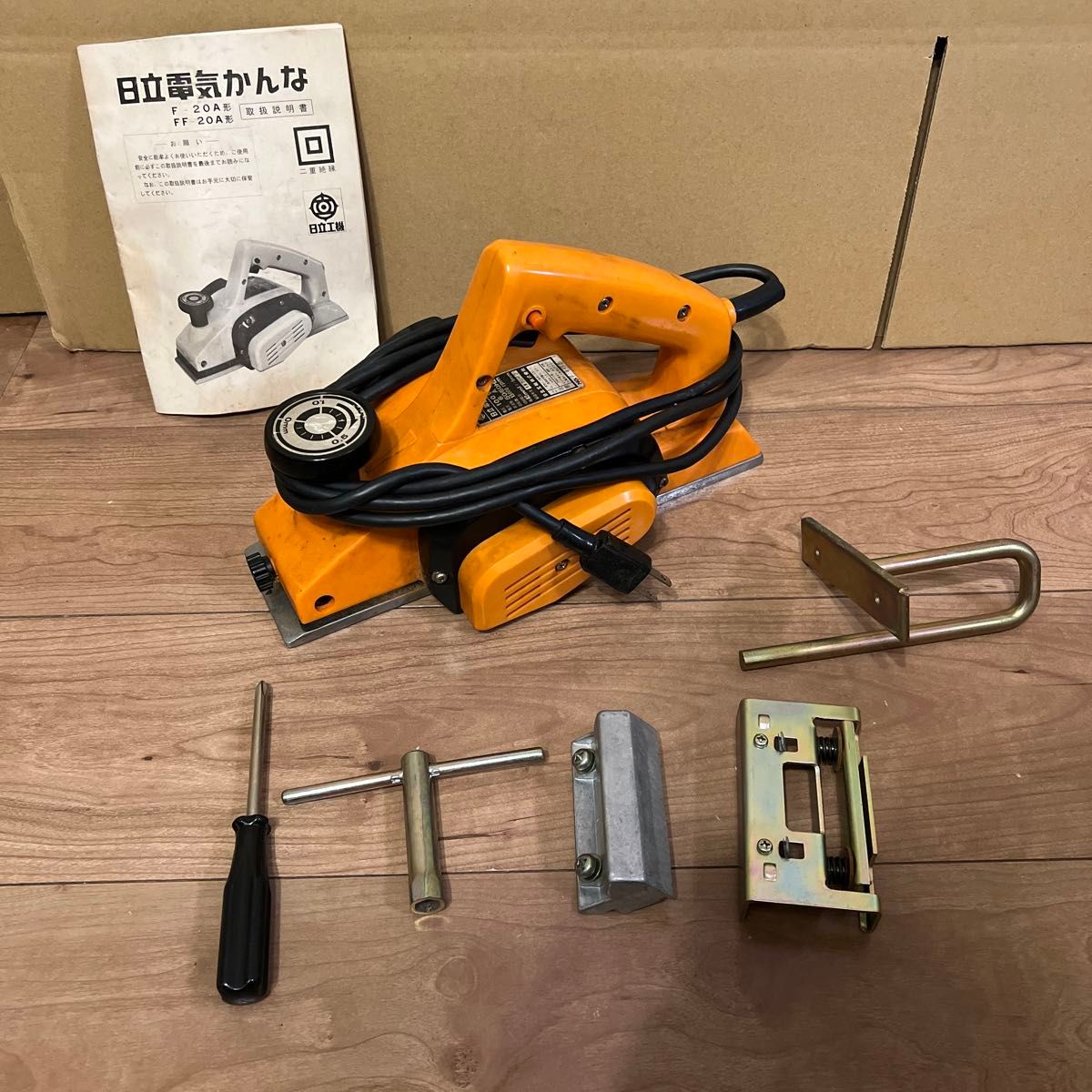 日立】電動カンナ 品番FF−20A 切削幅82mm 完動品 電動工具 電気 日立】電動カンナ 品番FF−20A 切削幅82mm 完動品 電動工具 電気