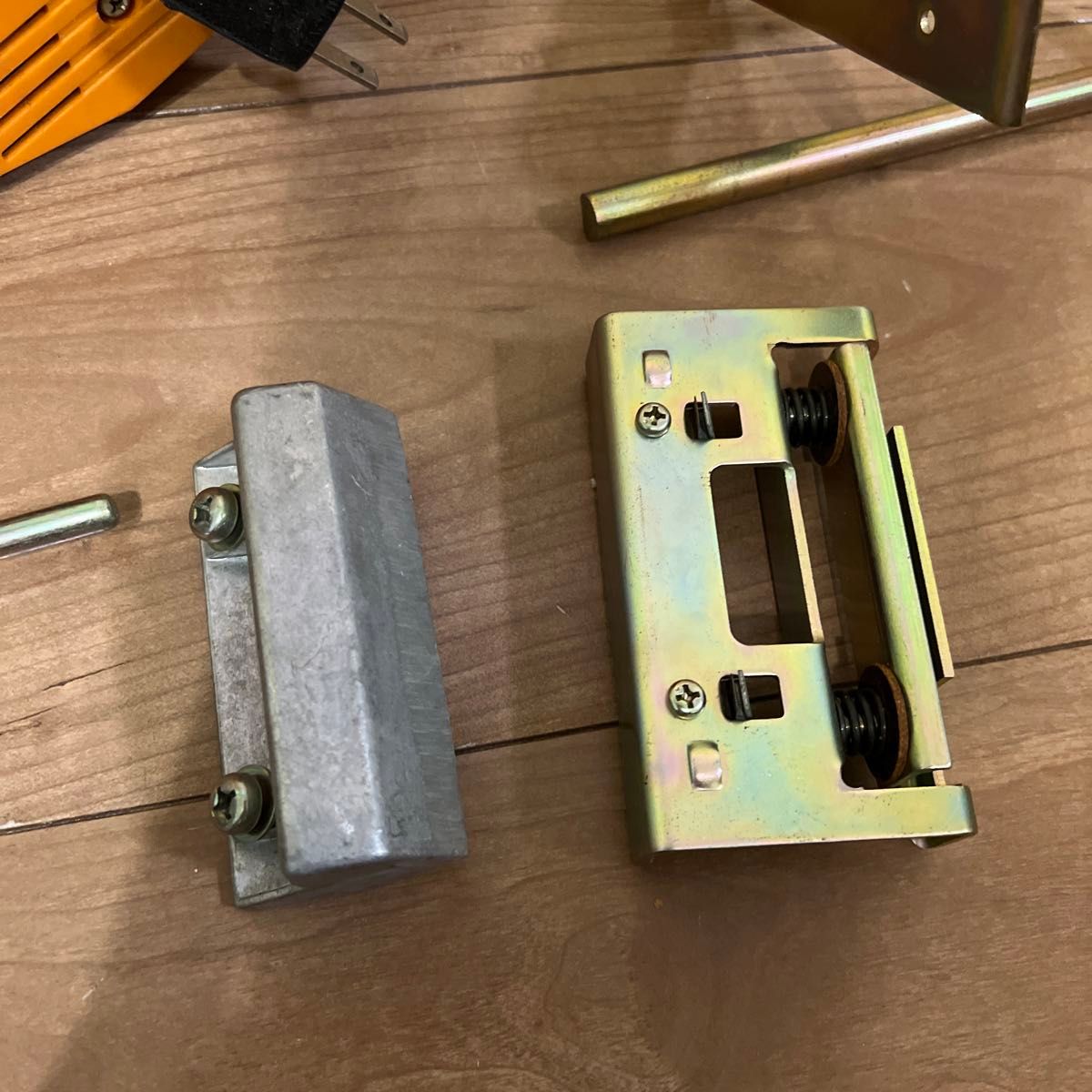 日立】電動カンナ 品番FF−20A 切削幅82mm 完動品 電動工具 電気 日立】電動カンナ 品番FF−20A 切削幅82mm 完動品 電動工具 電気