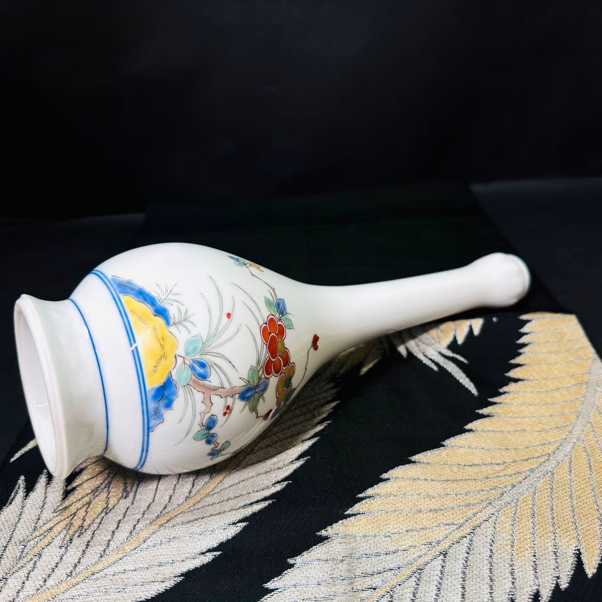 人間国宝 柿右衛門 有田焼 染錦岩花草 花瓶 (11代酒井田柿右 人間国宝 柿右衛門 有田焼 染錦岩花草 花瓶 (11代酒井田柿右