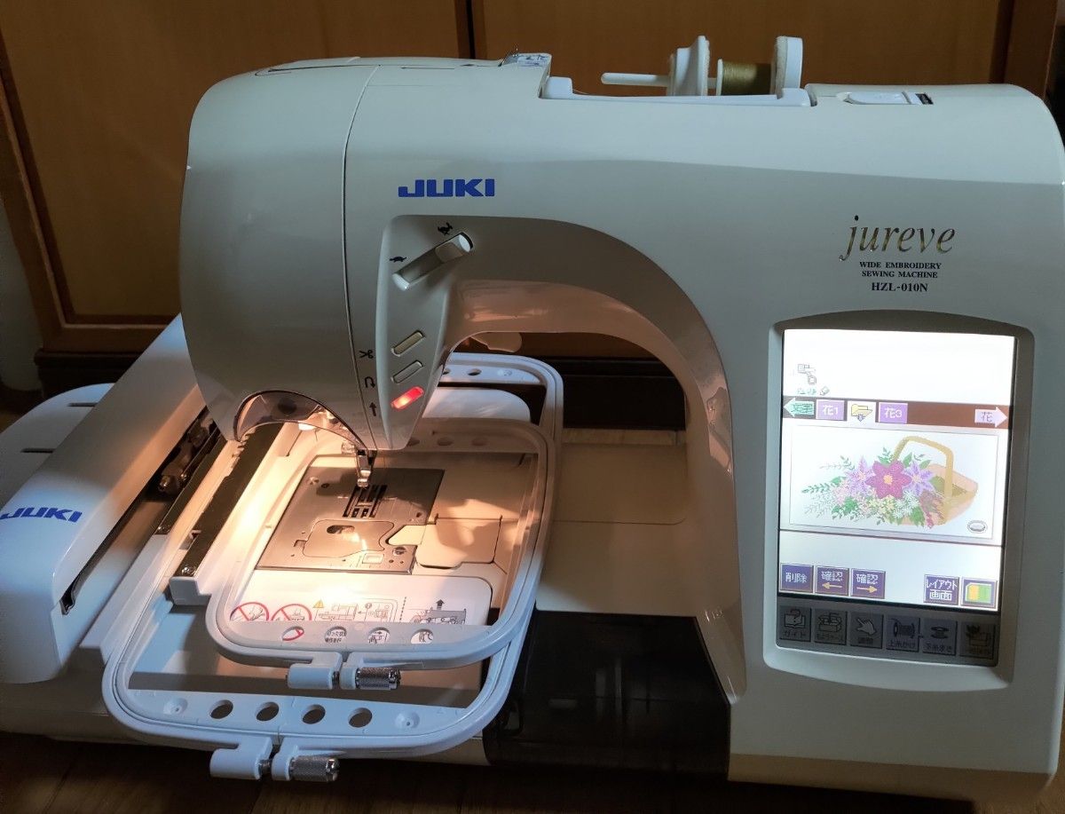 JUKI ミシン jureveジュレーブHZL-010N 刺繍機EM3 (枠 大/中 JUKI ミシン jureveジュレーブHZL-010N 刺繍機EM3 (枠 大/中