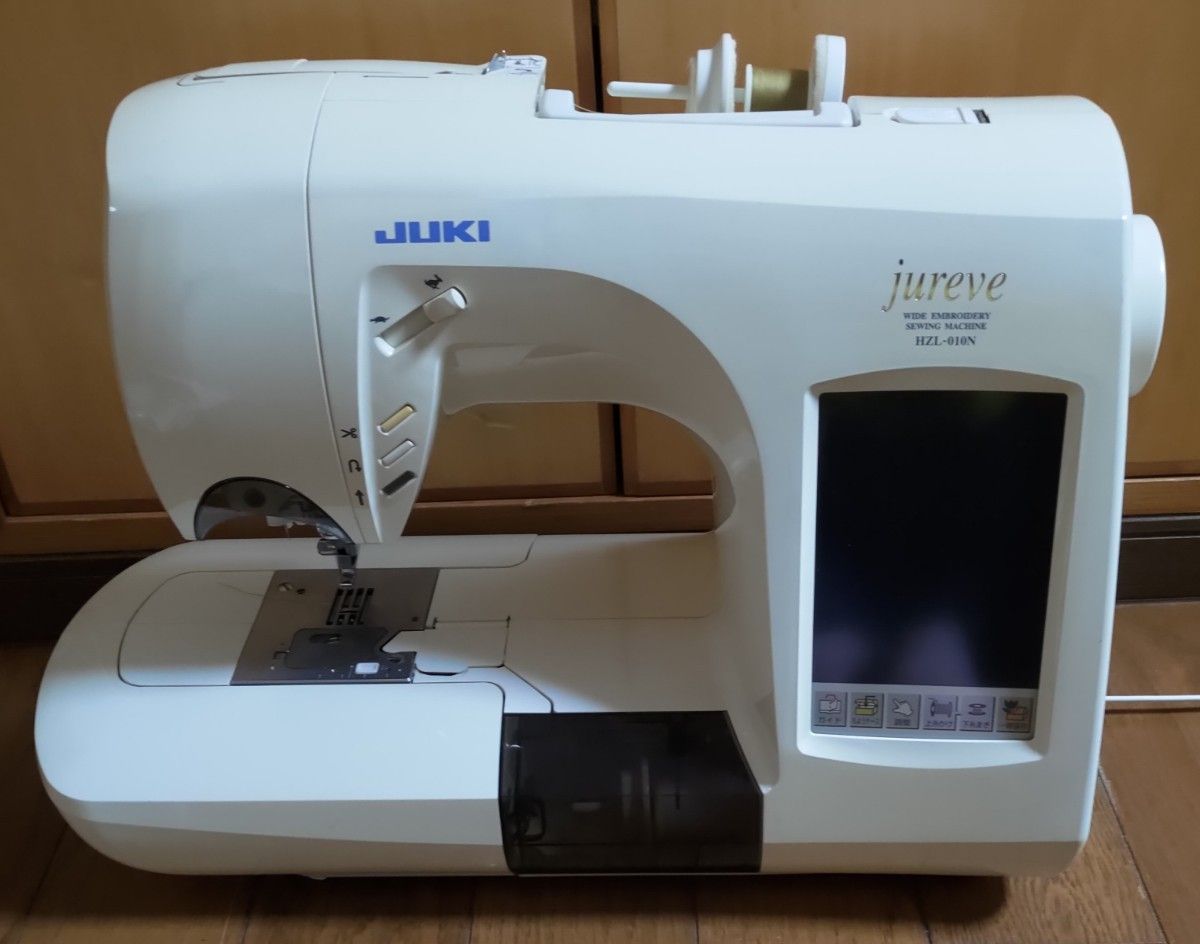 JUKI ミシン jureveジュレーブHZL-010N 刺繍機EM3 (枠 大/中 JUKI ミシン jureveジュレーブHZL-010N 刺繍機EM3 (枠 大/中