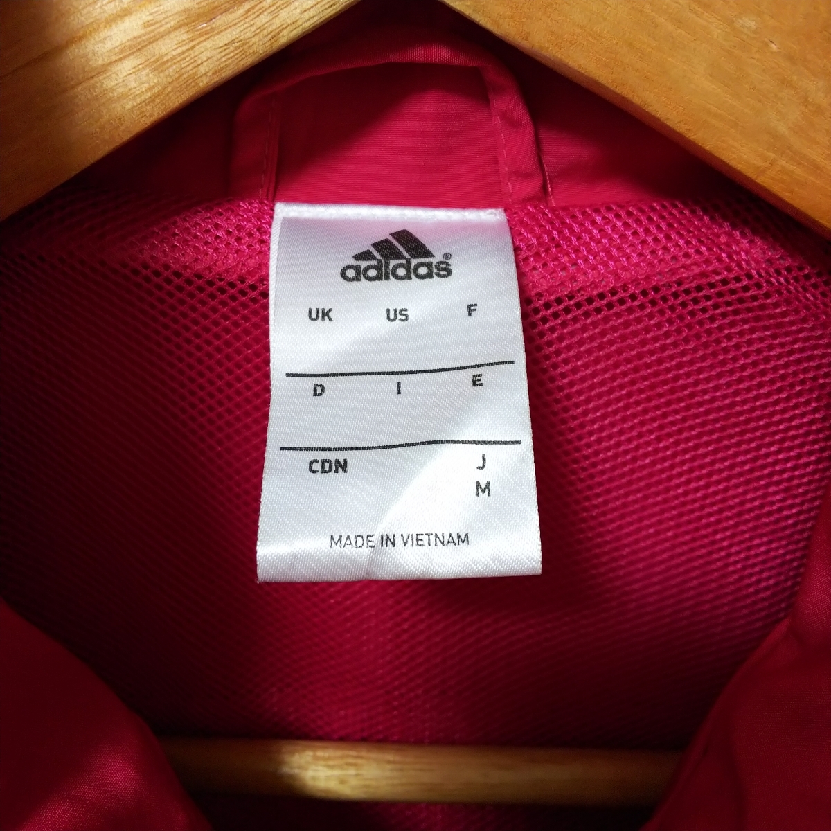【スポーツ全般】adidas アディダス 長袖 ジップジャケット ウインドブレーカー レディース Mサイズ ピンク 裏メッシュ 刺繍ロゴ_画像3