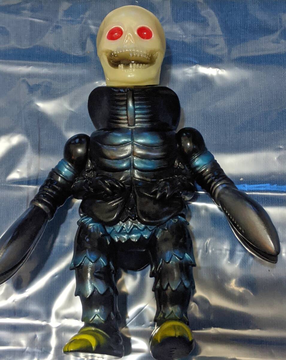 ZOLLMEN メディコムトイ 限定 骸骨バルタン ソフビウルトラマン ZOLLMEN メディコムトイ 限定 骸骨バルタン ソフビウルトラマン
