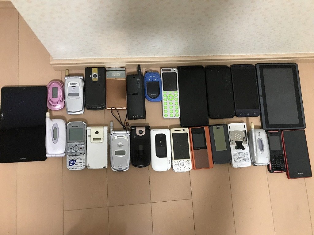 ☆ 【ジャンク扱い動作未確認】 携帯電話ガラケースマホ ☆ 【ジャンク扱い動作未確認】 携帯電話ガラケースマホ