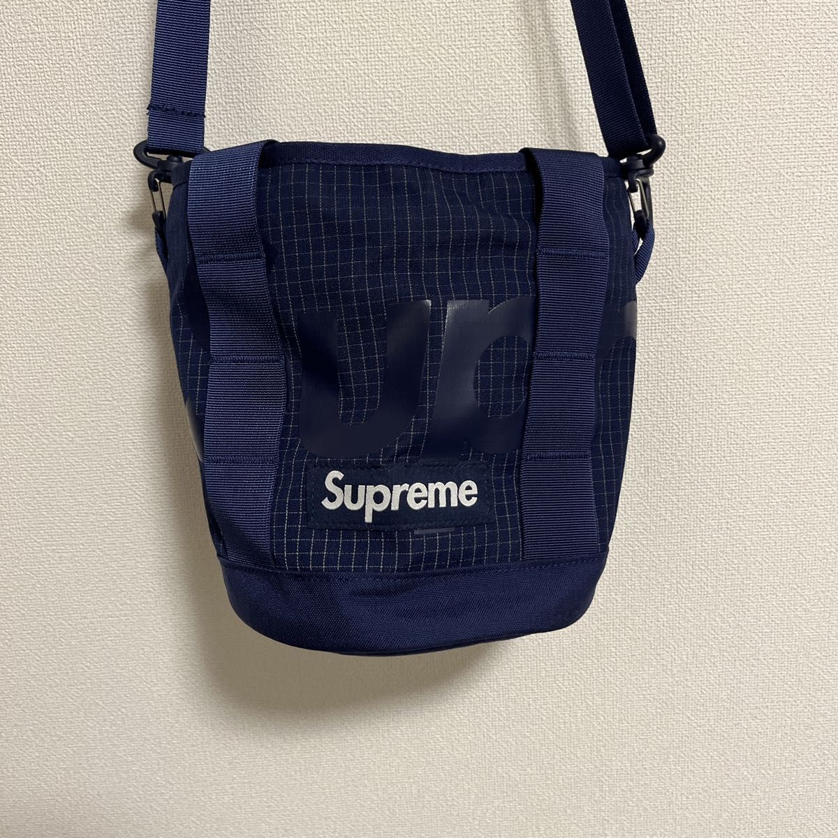 supreme シュプリーム ショルダーバッグ ボディバッグ ネイビー supreme シュプリーム ショルダーバッグ ボディバッグ ネイビー