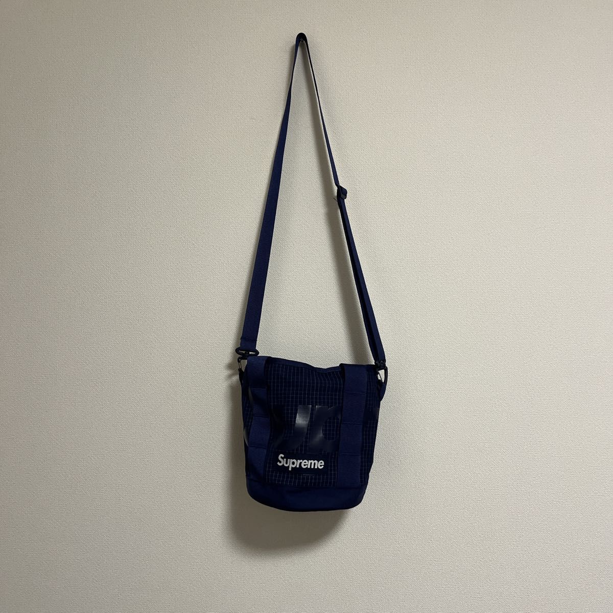 supreme シュプリーム ショルダーバッグ ボディバッグ ネイビー supreme シュプリーム ショルダーバッグ ボディバッグ ネイビー