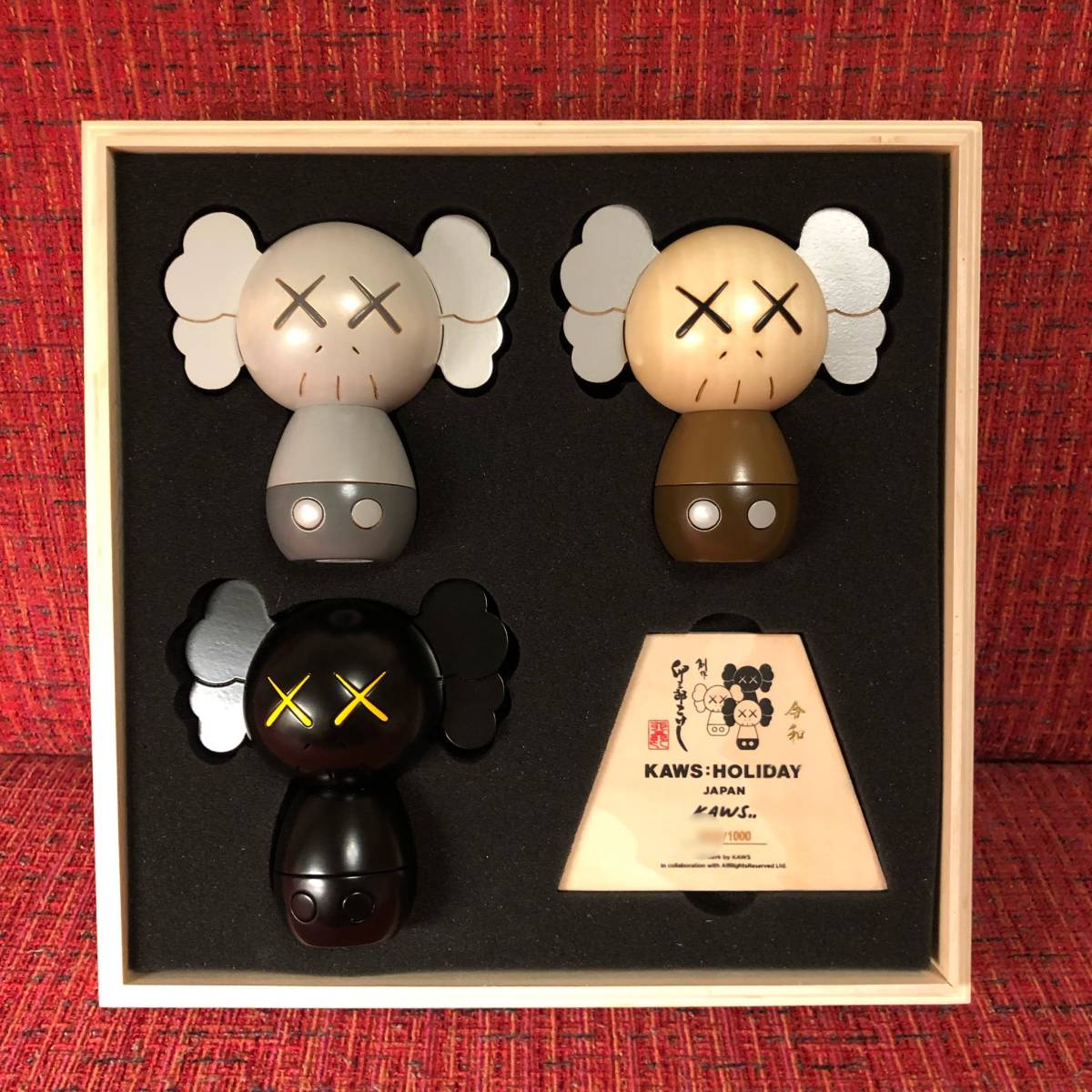 1着でも送料無料】 KAWS カウズ HOLIDAY JAPAN 提灯 黒 Sizeフリー