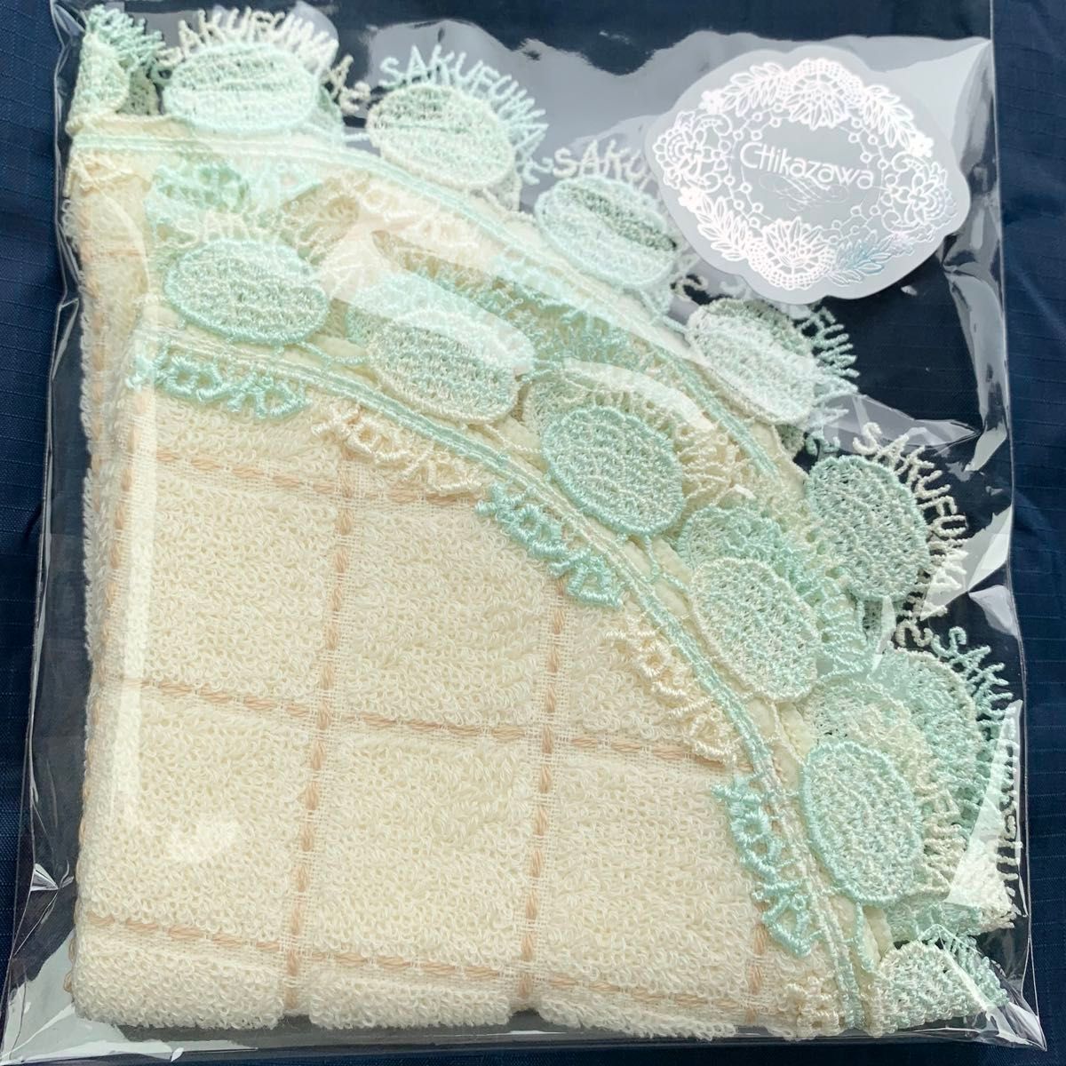 近沢レース タオル ハンカチ メロンパン 限定 クリーム 新品 近沢レース タオル ハンカチ メロンパン 限定 クリーム 新品