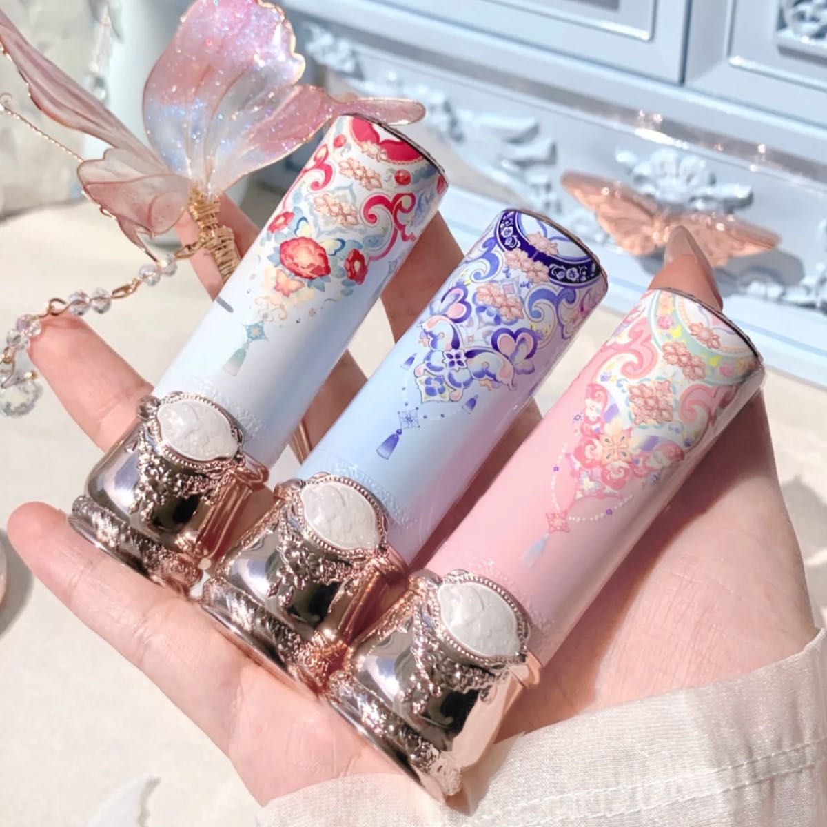 新品未開封】フラワーノーズ 胡蝶雲肩グロッシーリップ 新品未開封】フラワーノーズ 胡蝶雲肩グロッシーリップ
