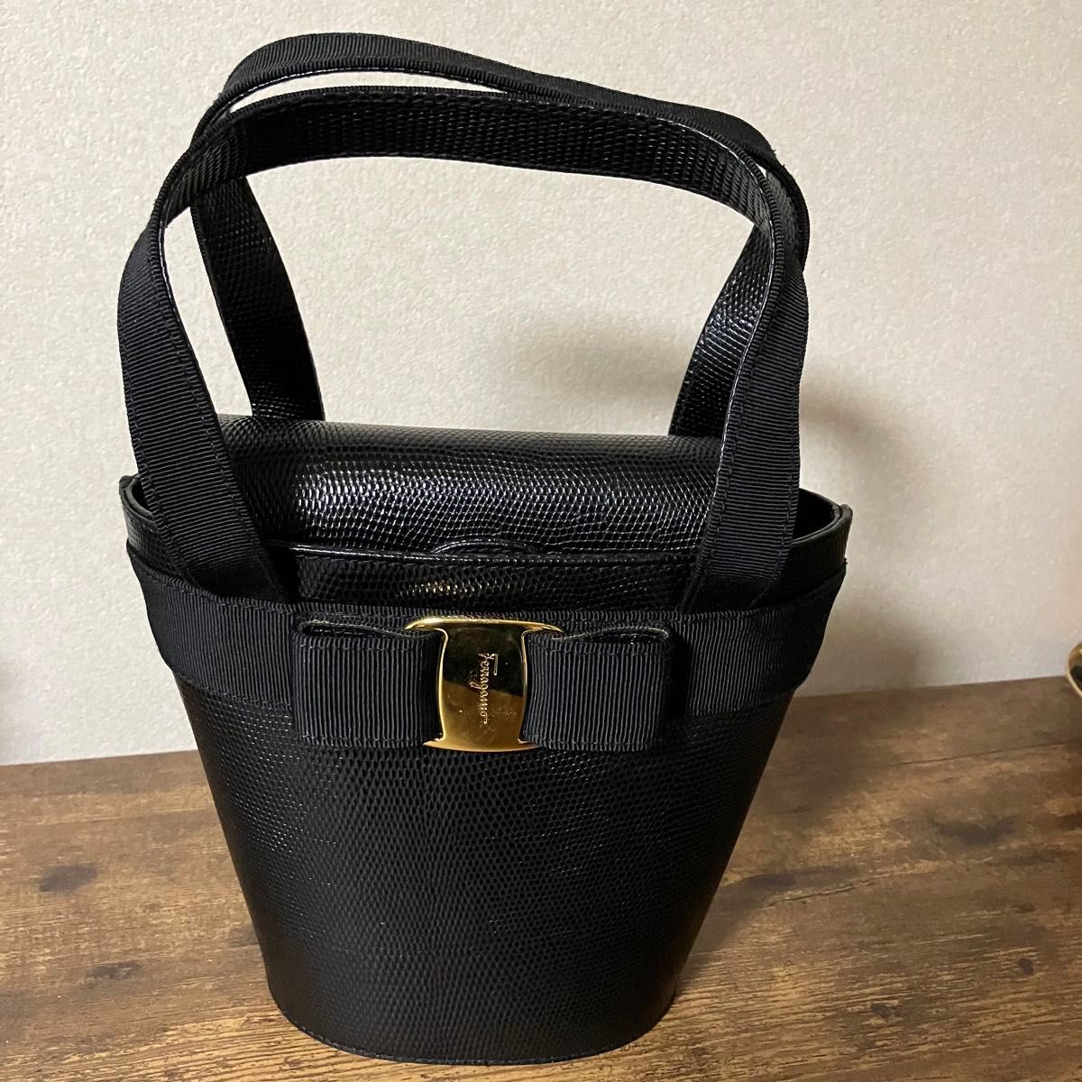 サルヴァトーレ フェラガモ Salvatore Ferragamo ヴァラリボン サルヴァトーレ フェラガモ Salvatore Ferragamo ヴァラリボン