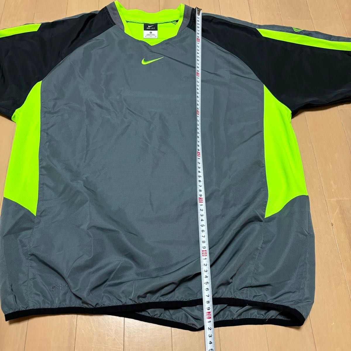 NIKE ナイキ フットボール ピステ Tシャツ センターロゴ 蛍光 NIKE ナイキ フットボール ピステ Tシャツ センターロゴ 蛍光