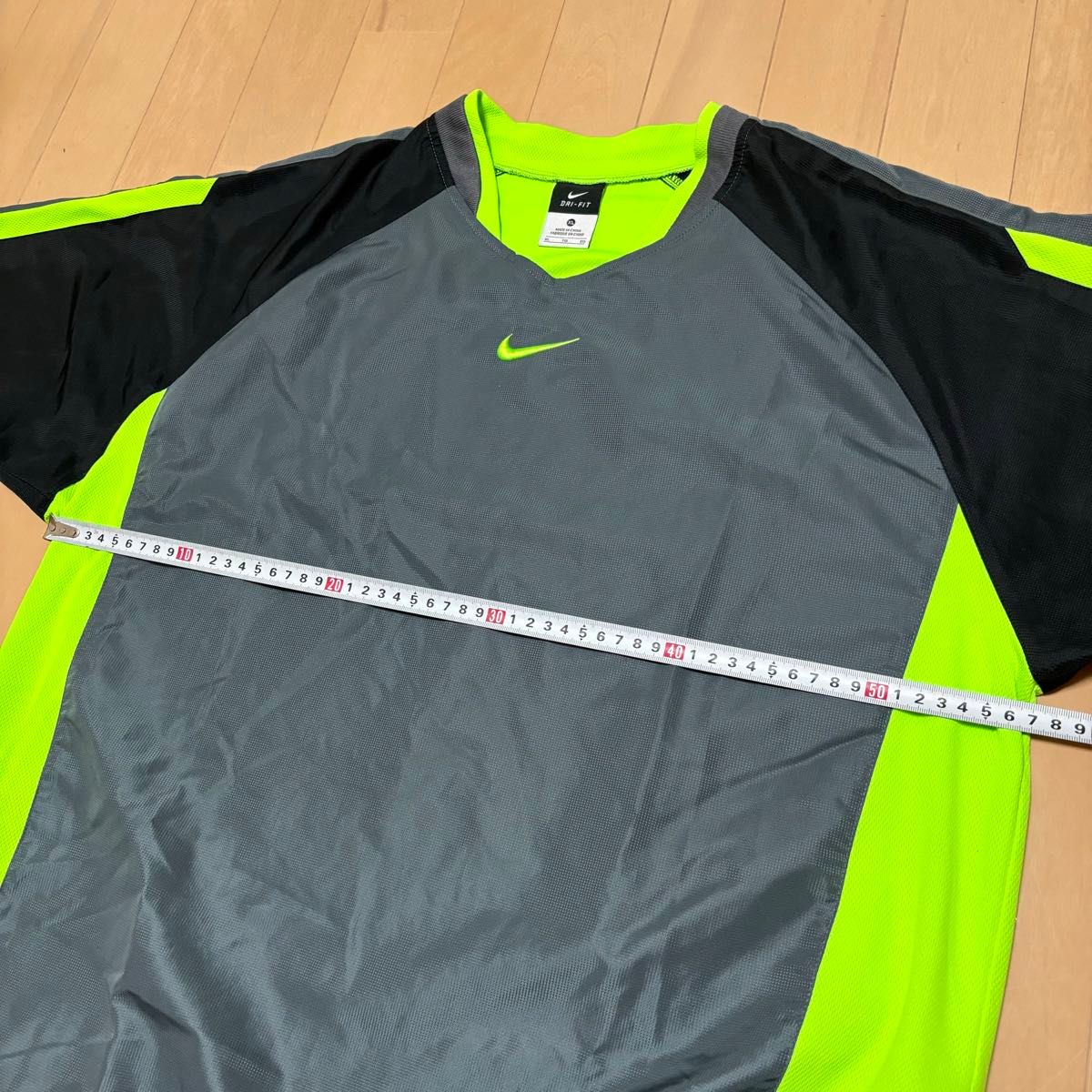 NIKE ナイキ フットボール ピステ Tシャツ センターロゴ 蛍光 NIKE ナイキ フットボール ピステ Tシャツ センターロゴ 蛍光