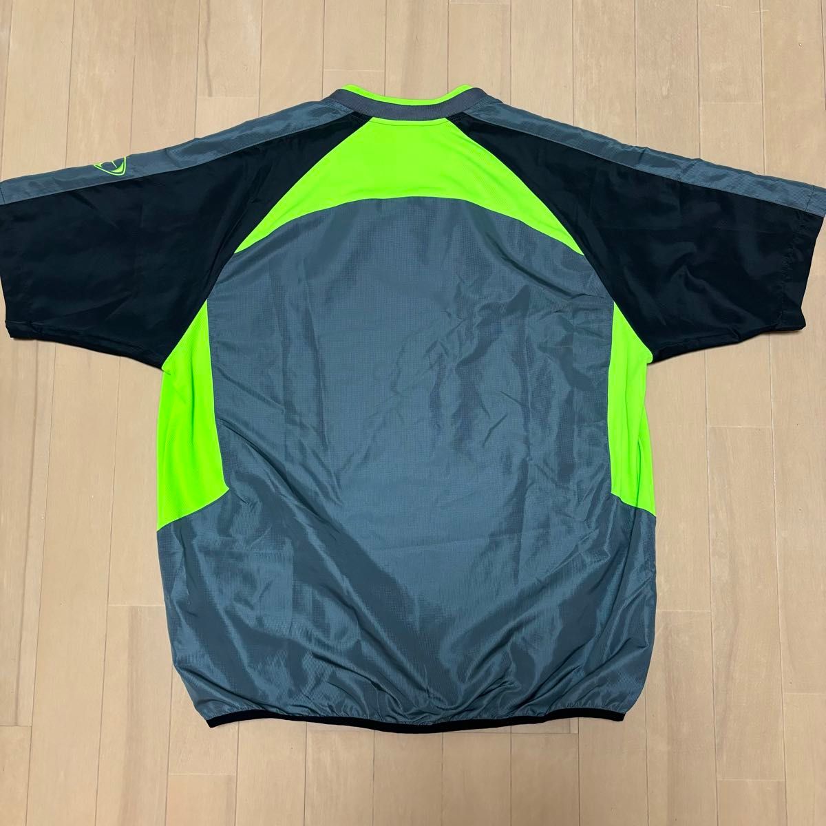 NIKE ナイキ フットボール ピステ Tシャツ センターロゴ 蛍光 NIKE ナイキ フットボール ピステ Tシャツ センターロゴ 蛍光
