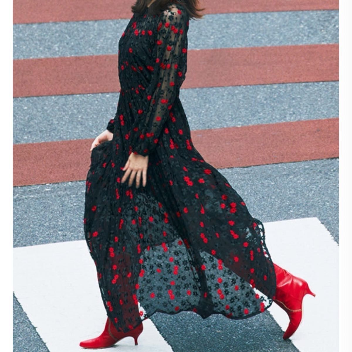 ZARA シアーワンピース マキシ丈 ロング 透け感 花柄 総柄 黒 赤 ZARA シアーワンピース マキシ丈 ロング 透け感 花柄 総柄 黒 赤