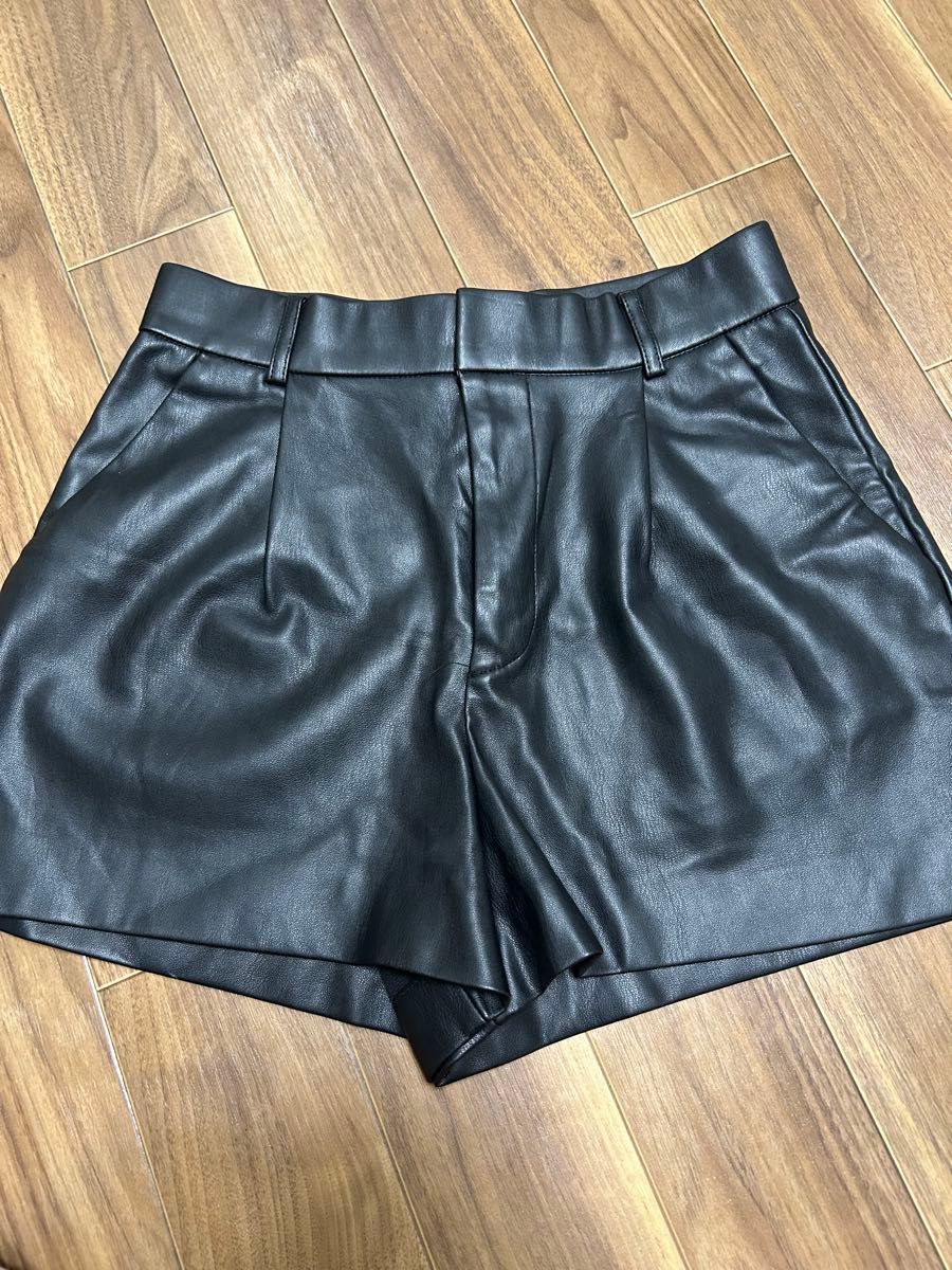 ZARA レザーショートパンツ 黒|Yahoo!フリマ(旧PayPayフリマ) ZARA レザーショートパンツ 黒|Yahoo!フリマ(旧PayPayフリマ)