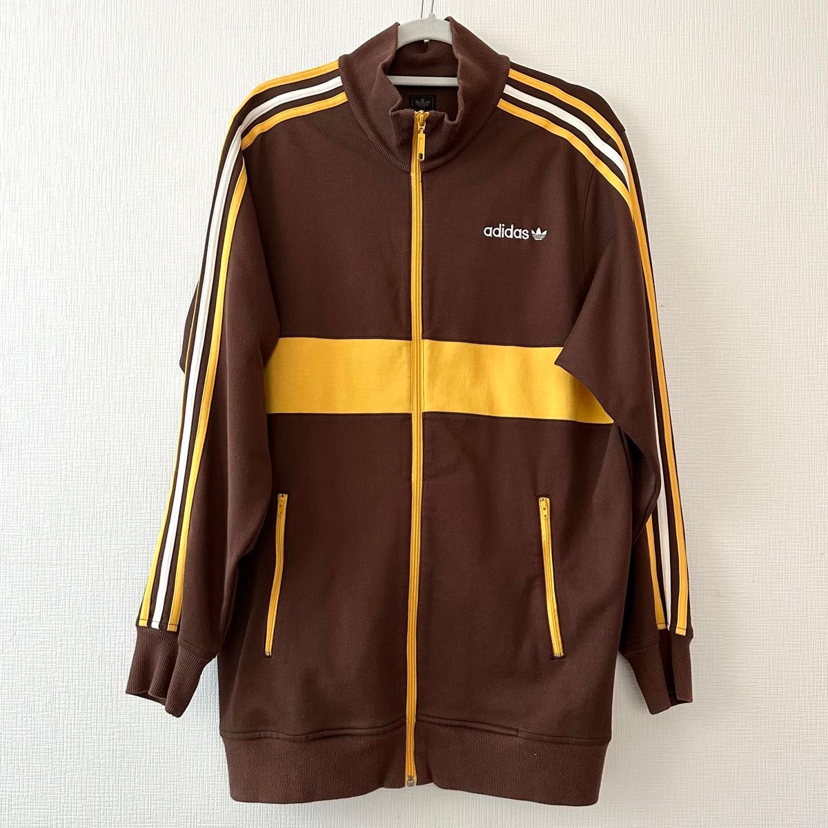 松村北斗着用】ビッグサイズ adidas トラックジャケットXL 茶黄 松村北斗着用】ビッグサイズ adidas トラックジャケットXL 茶黄